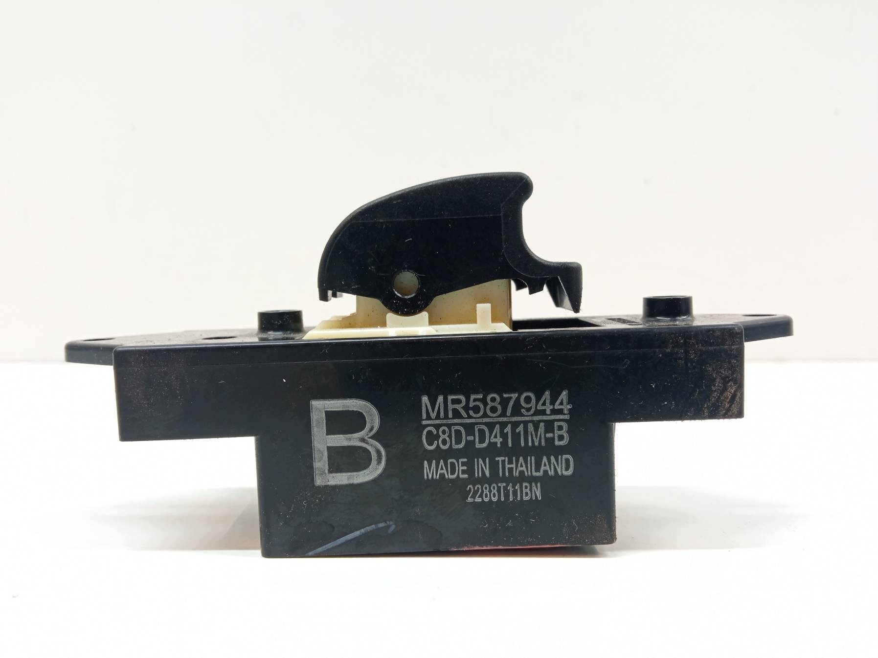 window control switch front left right KPL 8608A261 MR587944 Mitsubishi ASX and