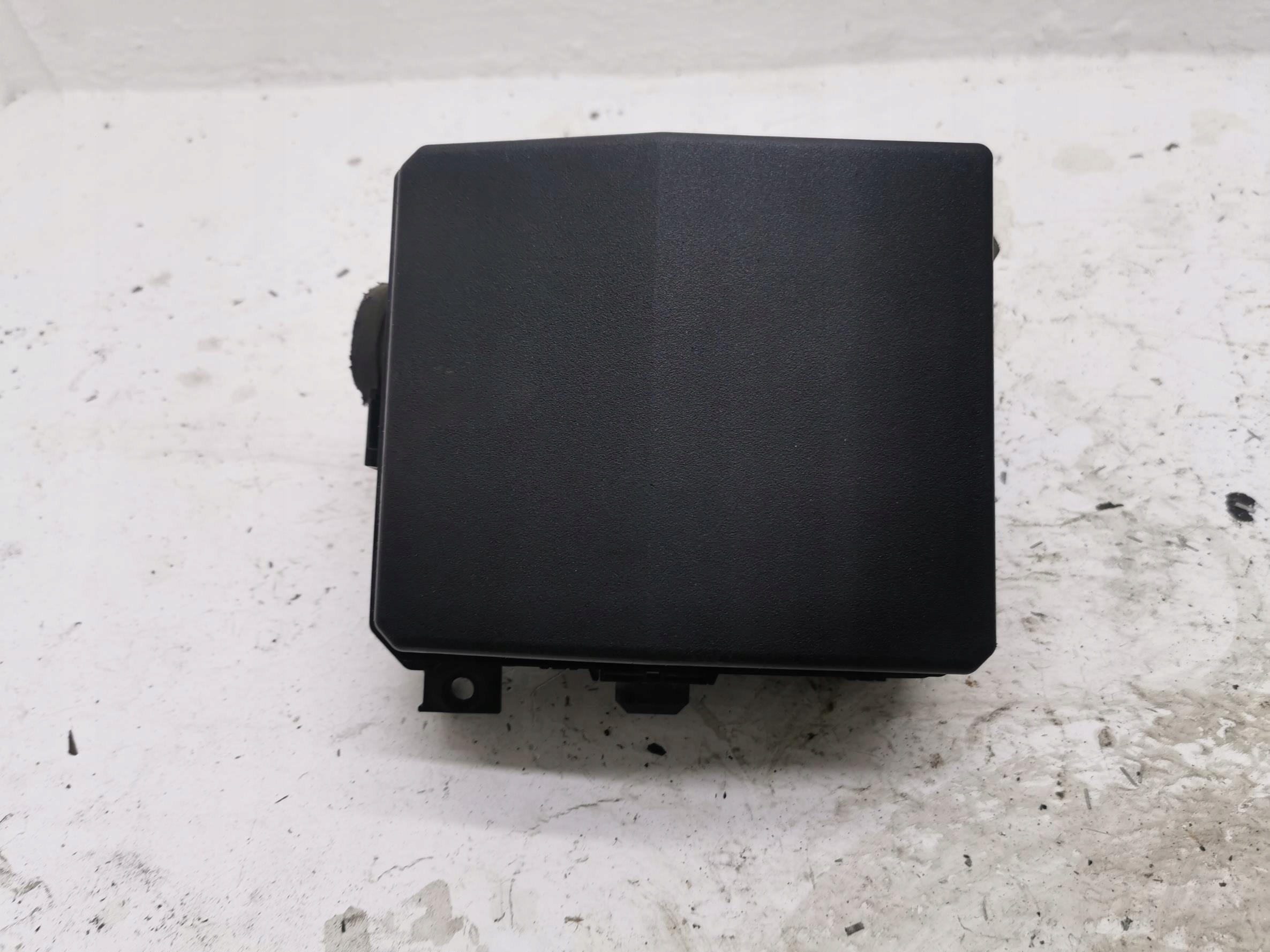 Module fusibles PEUGEOT 4007 2.2 8565A024