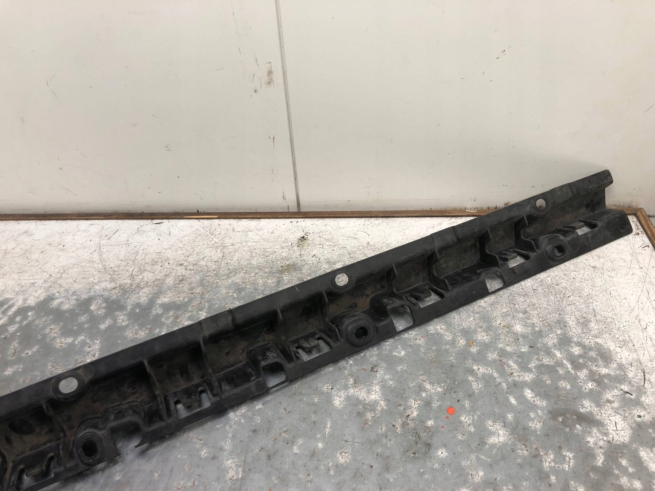 support holder mouldings PROGOWEJ right BMW X5 E70 7207196