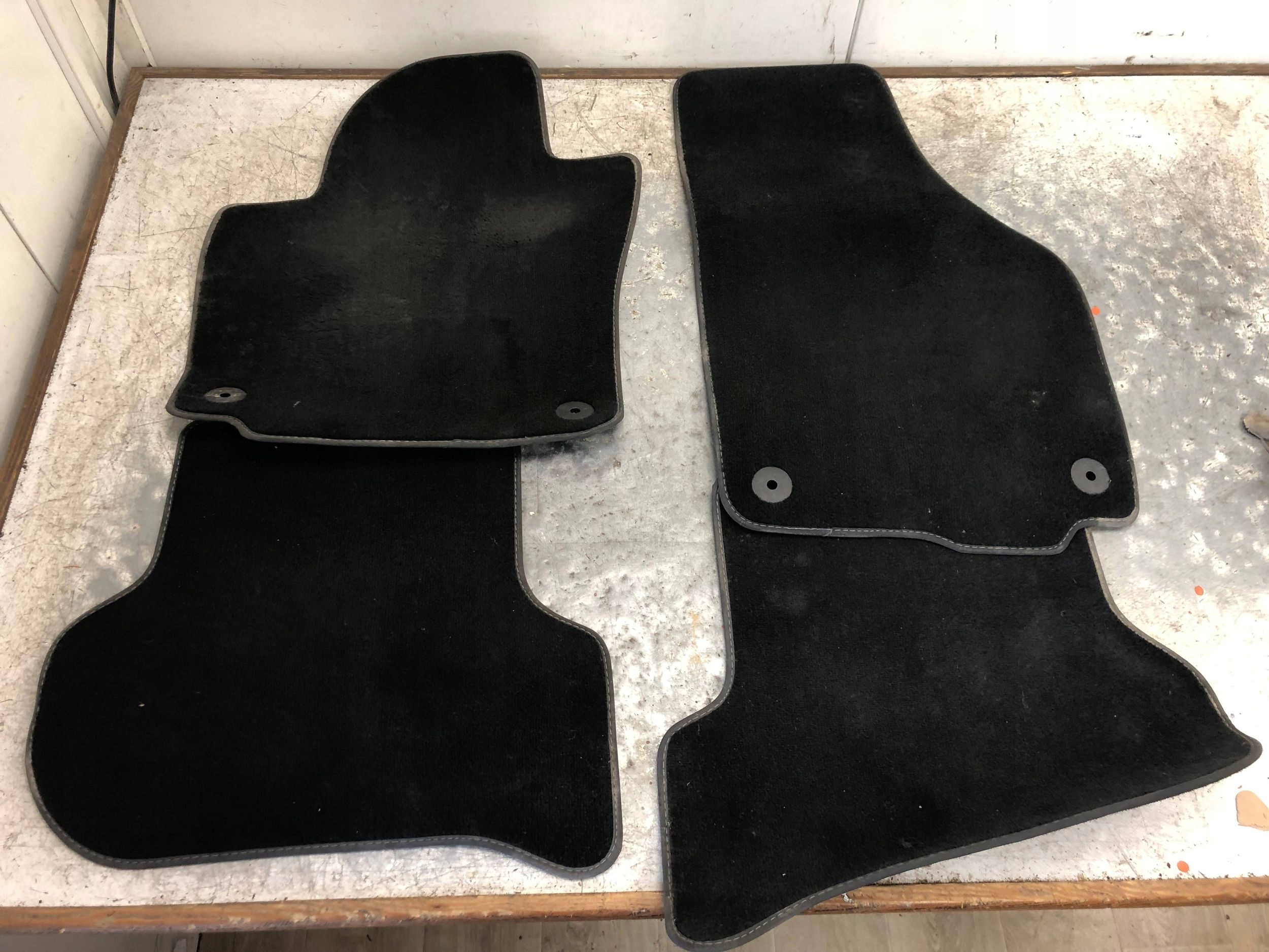 mats WELUR KOMPLET VW GOLF VI plus 5M1863011F