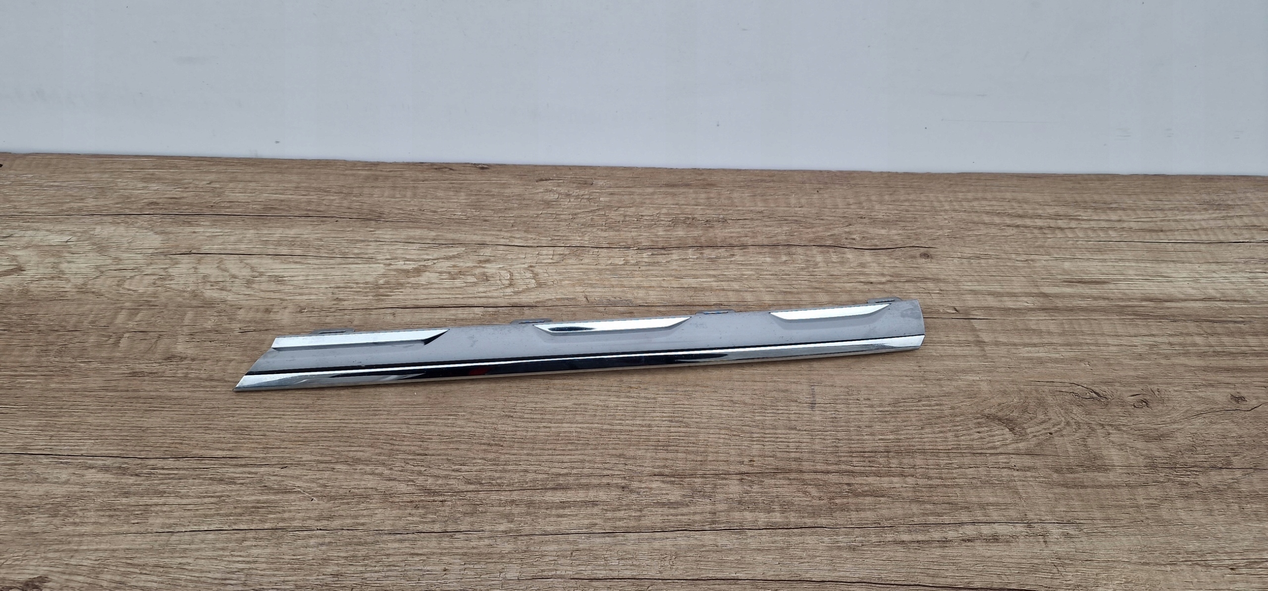 VW TIGUAN 5NA left moulding CHROM grille cap