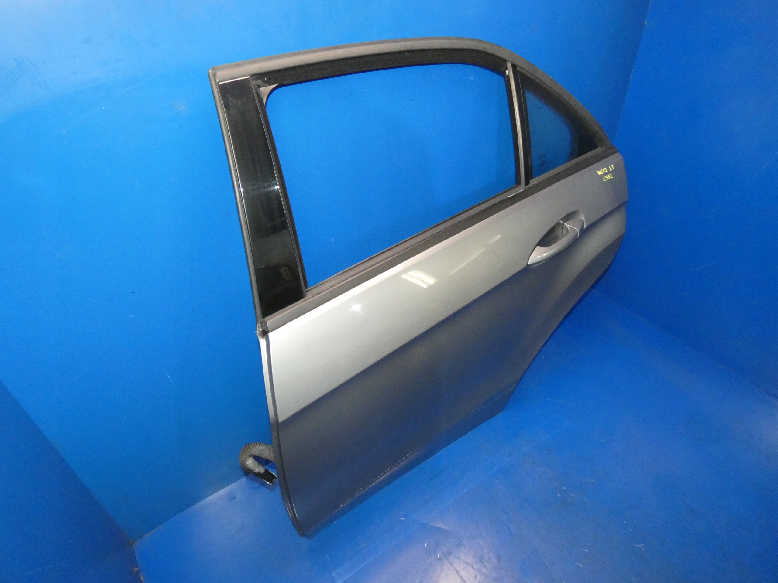 E KLASA W212 door left left rear part rear. sedan
