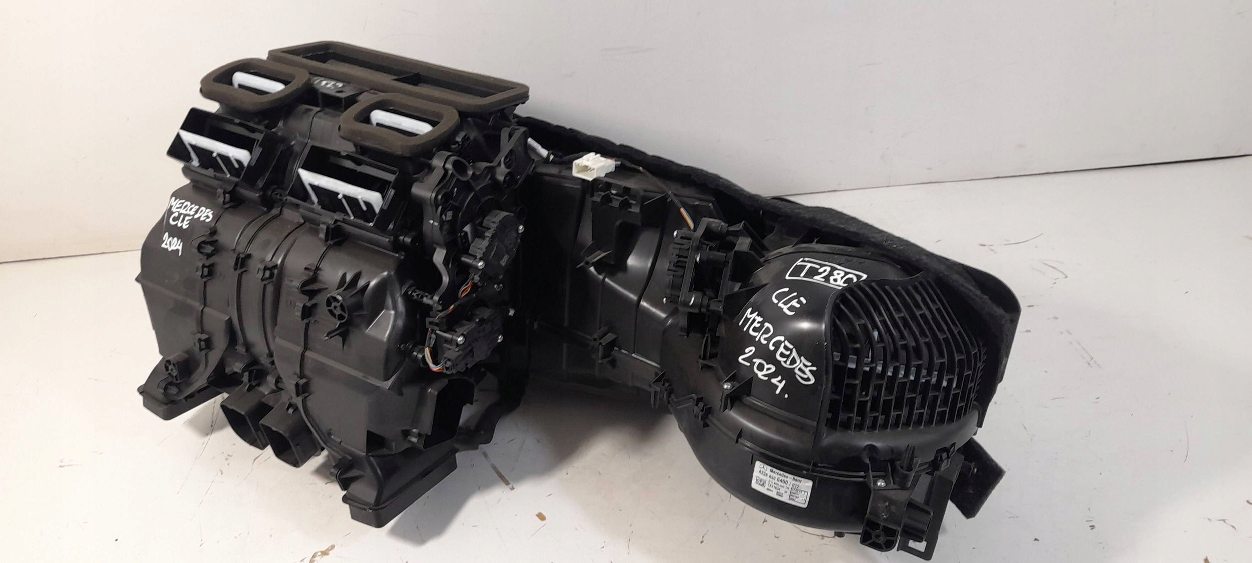 mercedes-benz A236 радиатор отопителя A2368306400