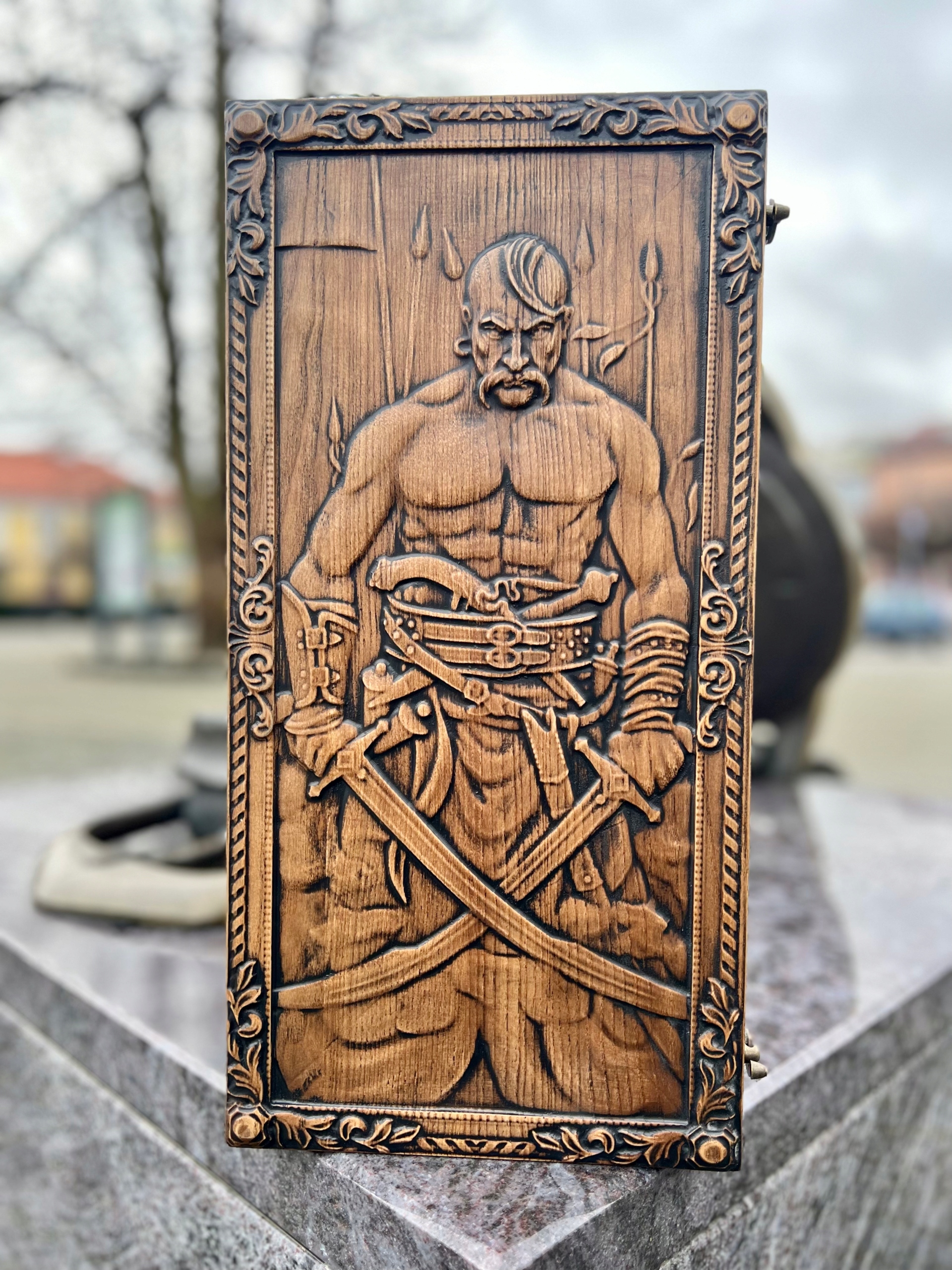 Drewniany Backgammon - Wzór Kozak z Mieczem