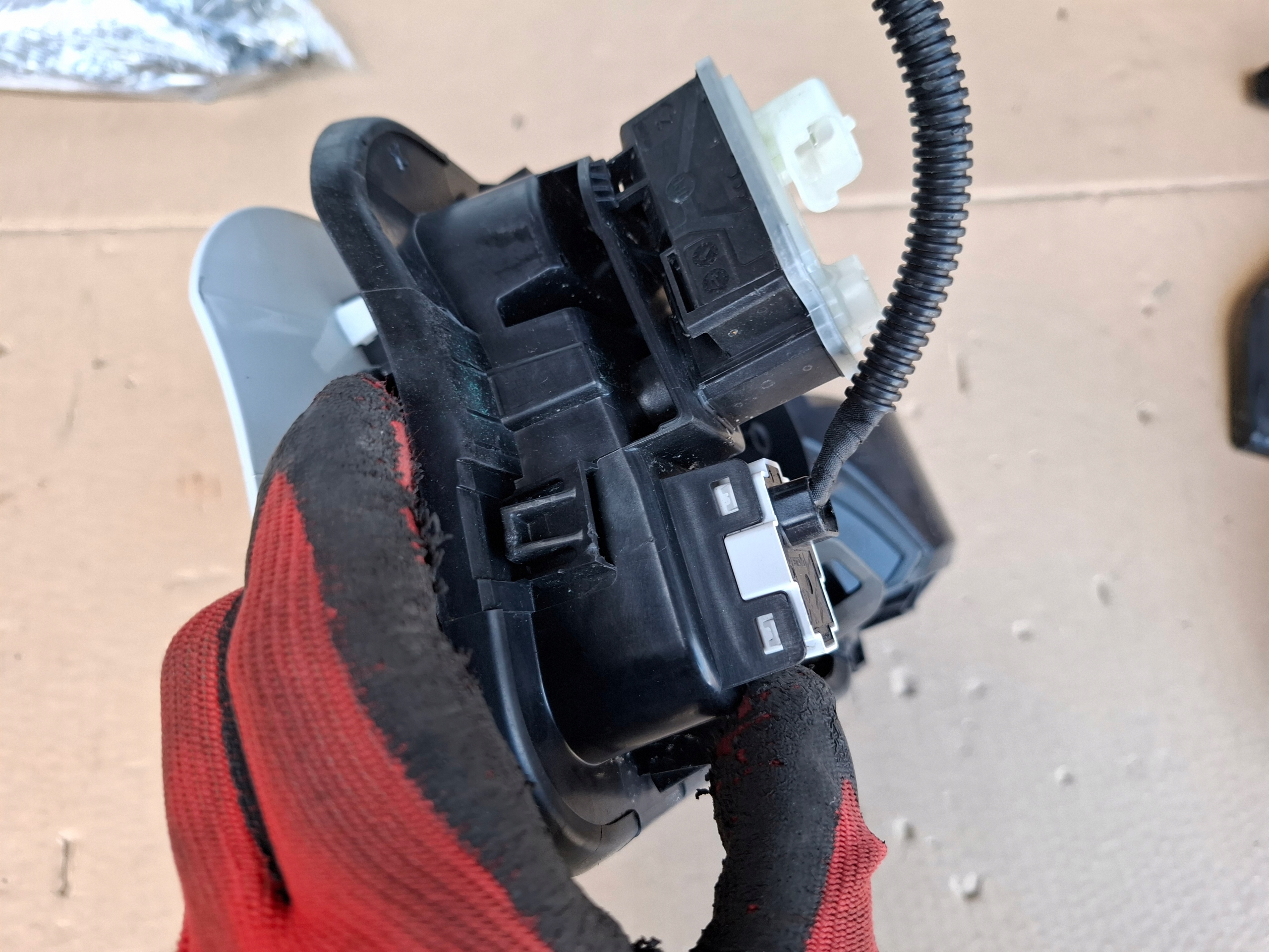 KLAPKA Blende Abdeckung GNIAZDA LADOWANIA CITROEN E-BERLINGO IV 24R EPR