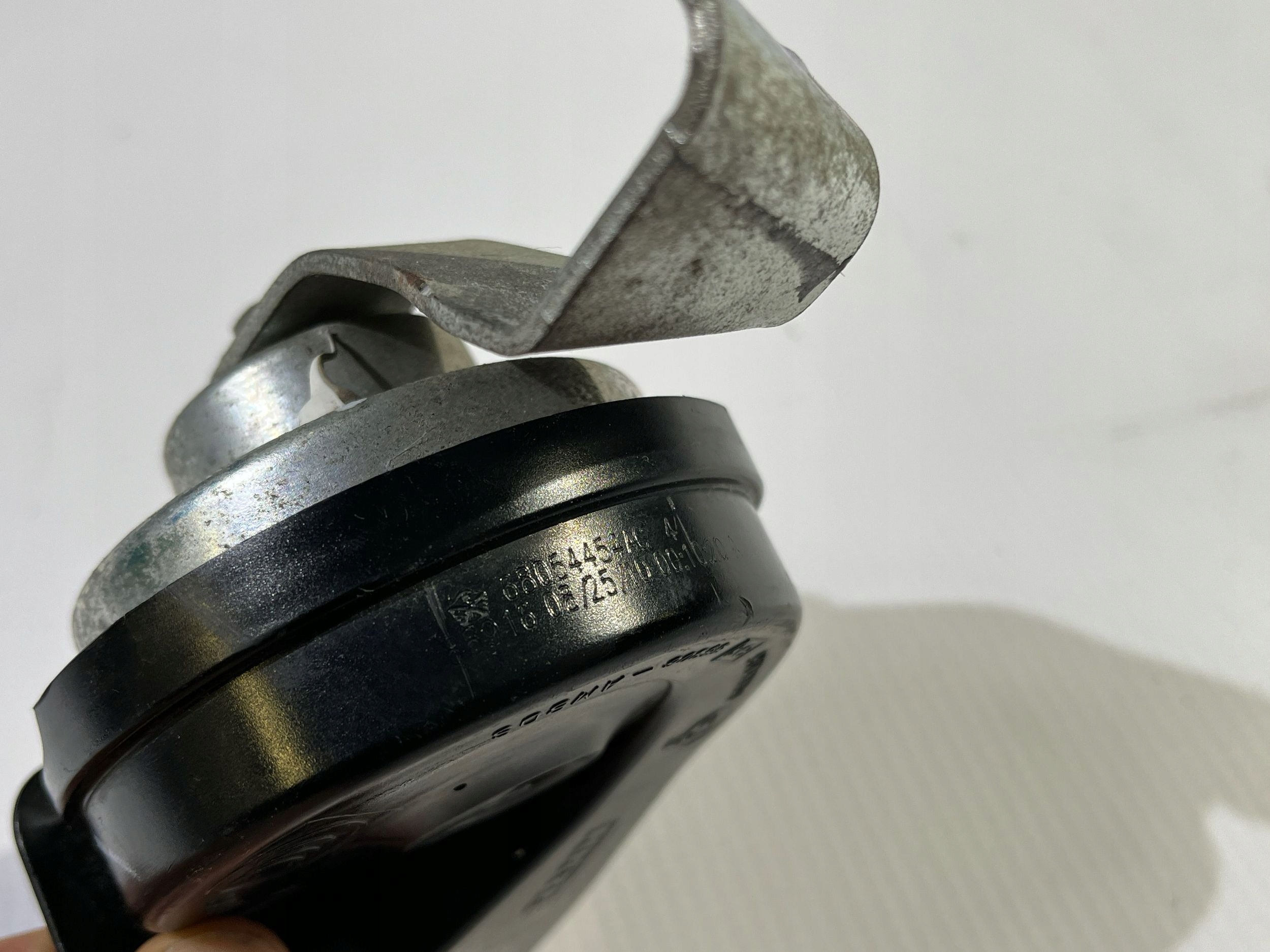 Klakson sygnal dzwiekowy left Dodge Challenger 2008-2011