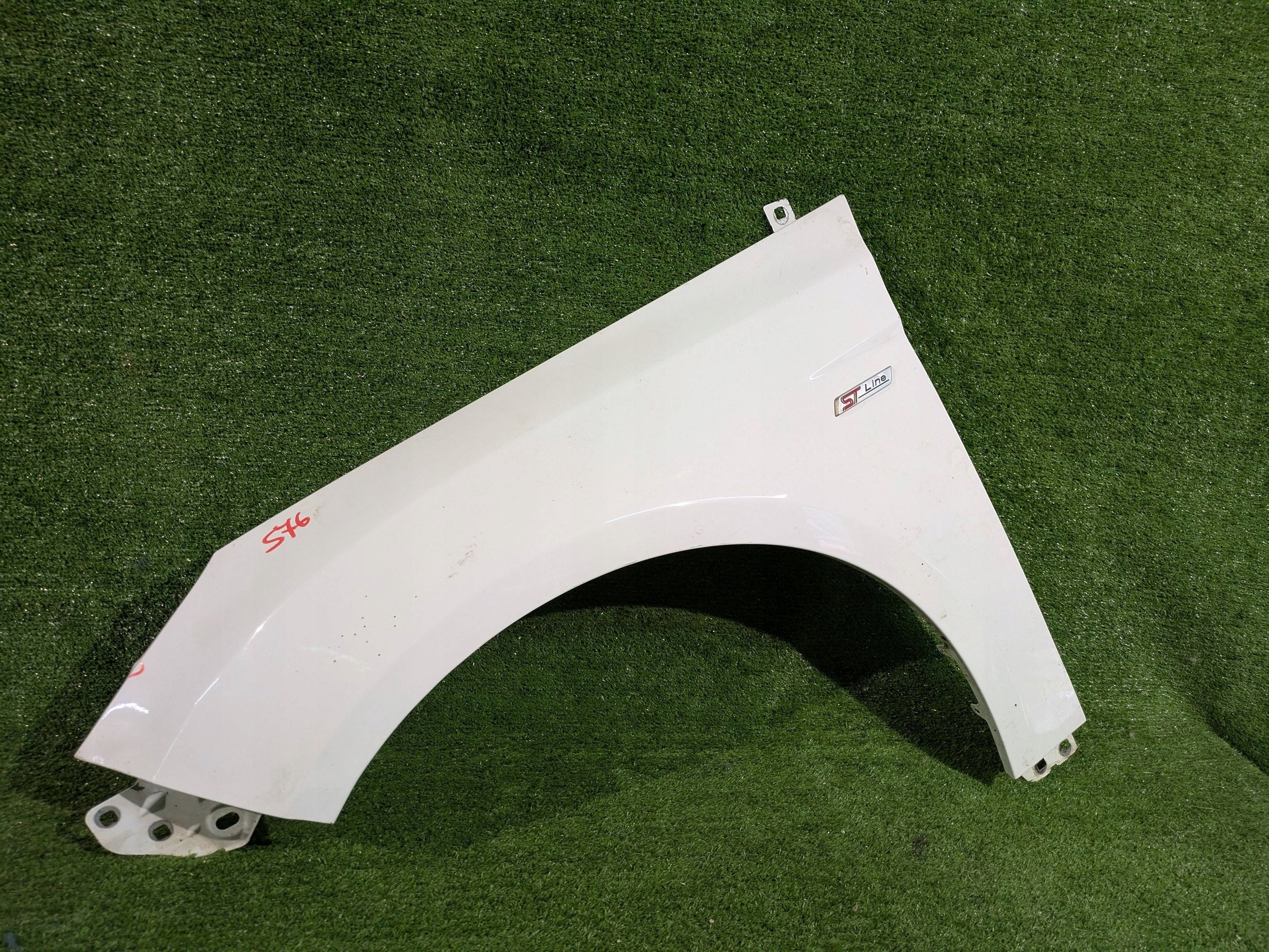 fender front left front FORD FOCUS MK3 11- NR.576