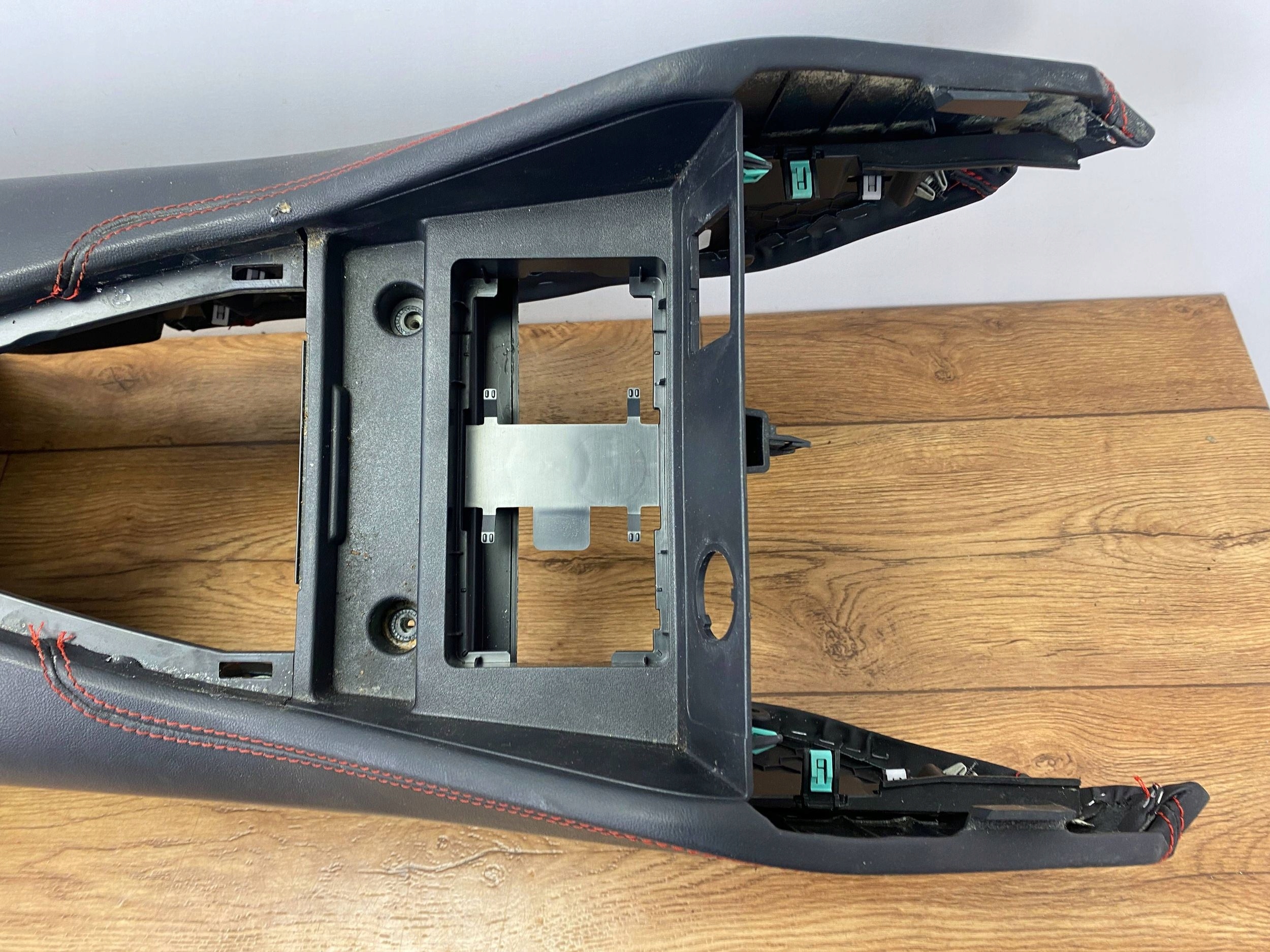 console tunel central armrest Ford Mustang VII MK7 S650 2024+