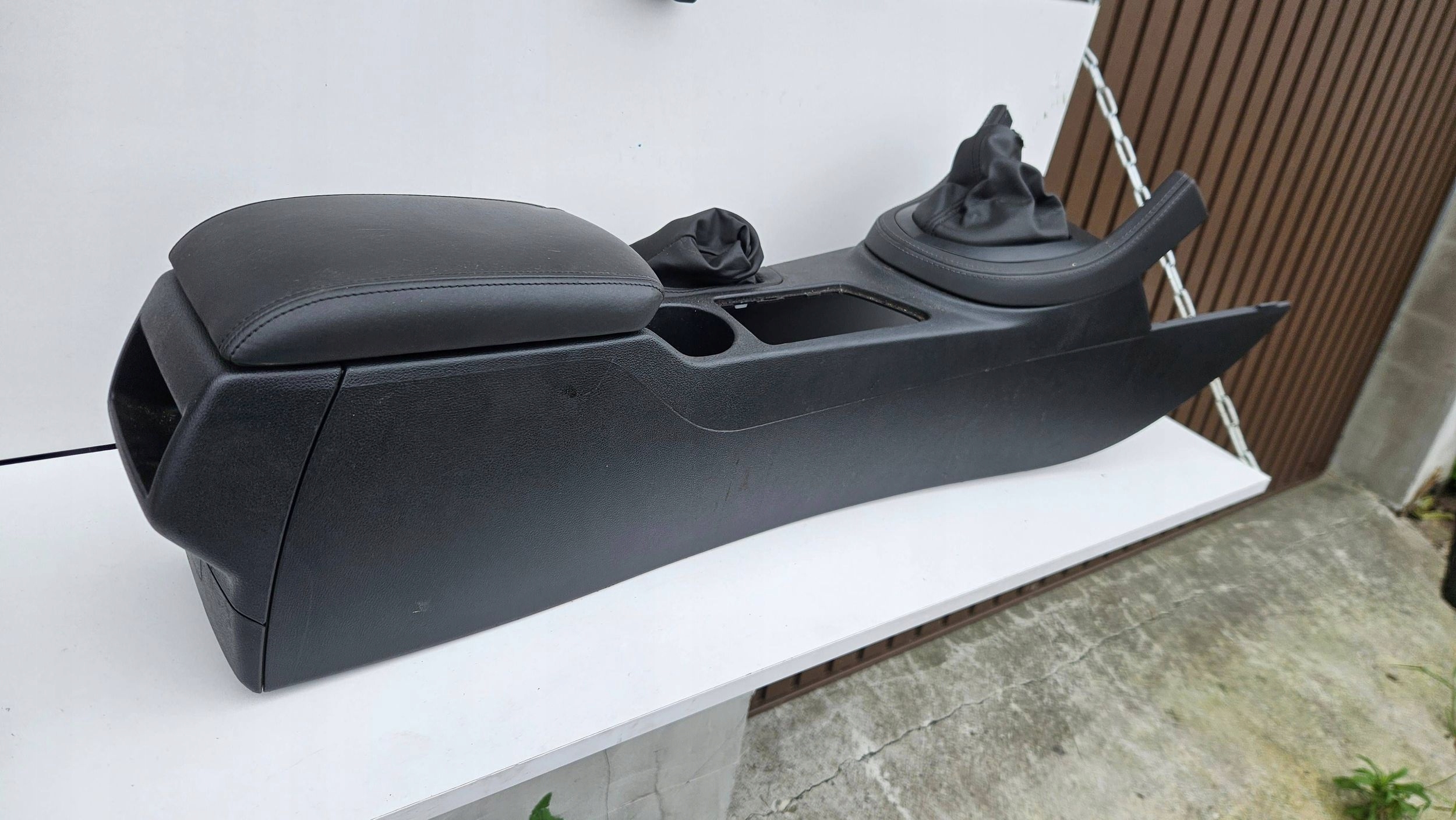 Peugeot RCZ 9683924377 Tunel central leather armrest