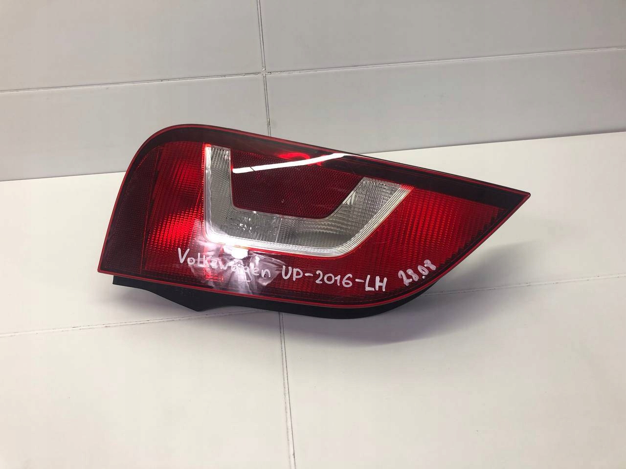 light rear left side Volkswagen Up facelift 2016 156310