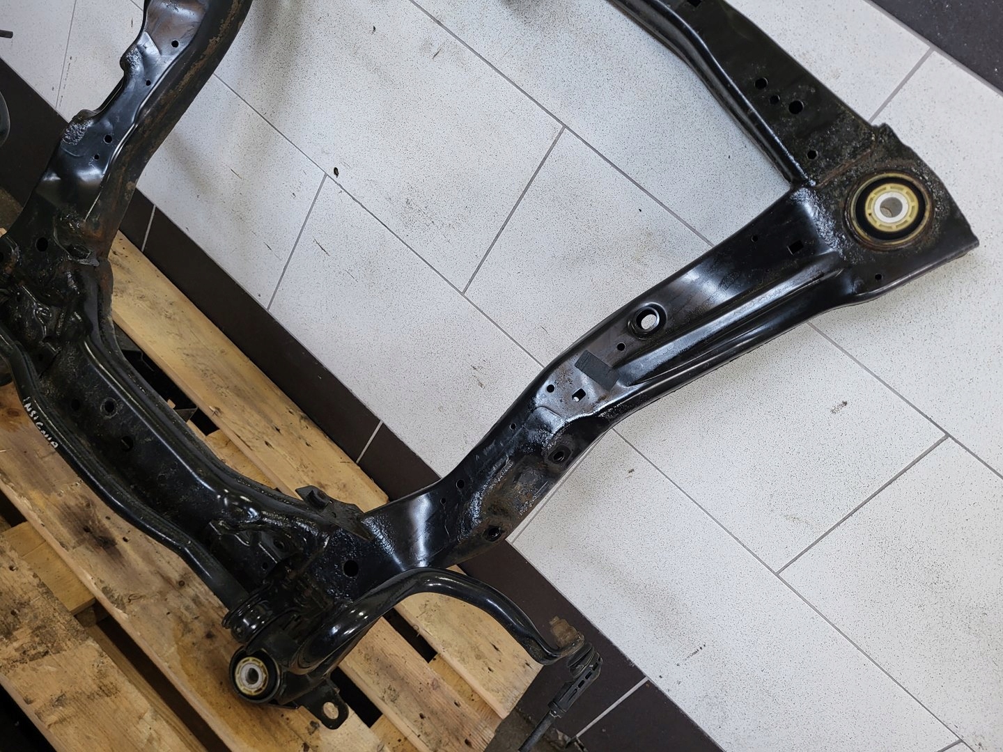 axle beam subframe axle beam sider trawers front 2.0 cdti OPEL INSIGNIA B 84305675