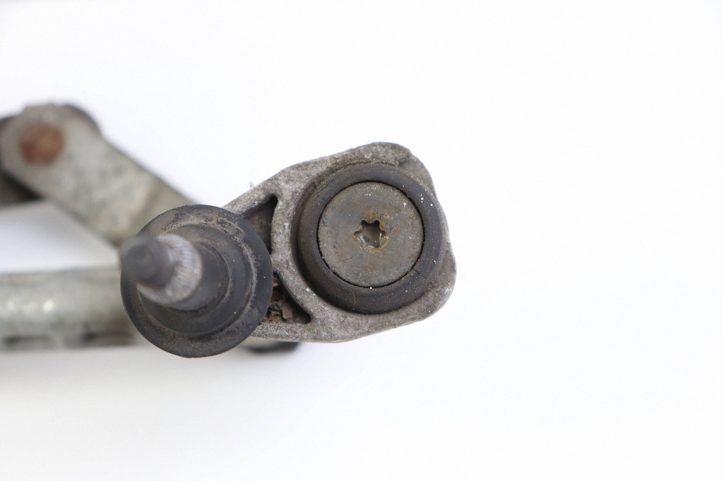 VW GOLF V plus wiper mechanism left front 5M0955023E 5M0955119B