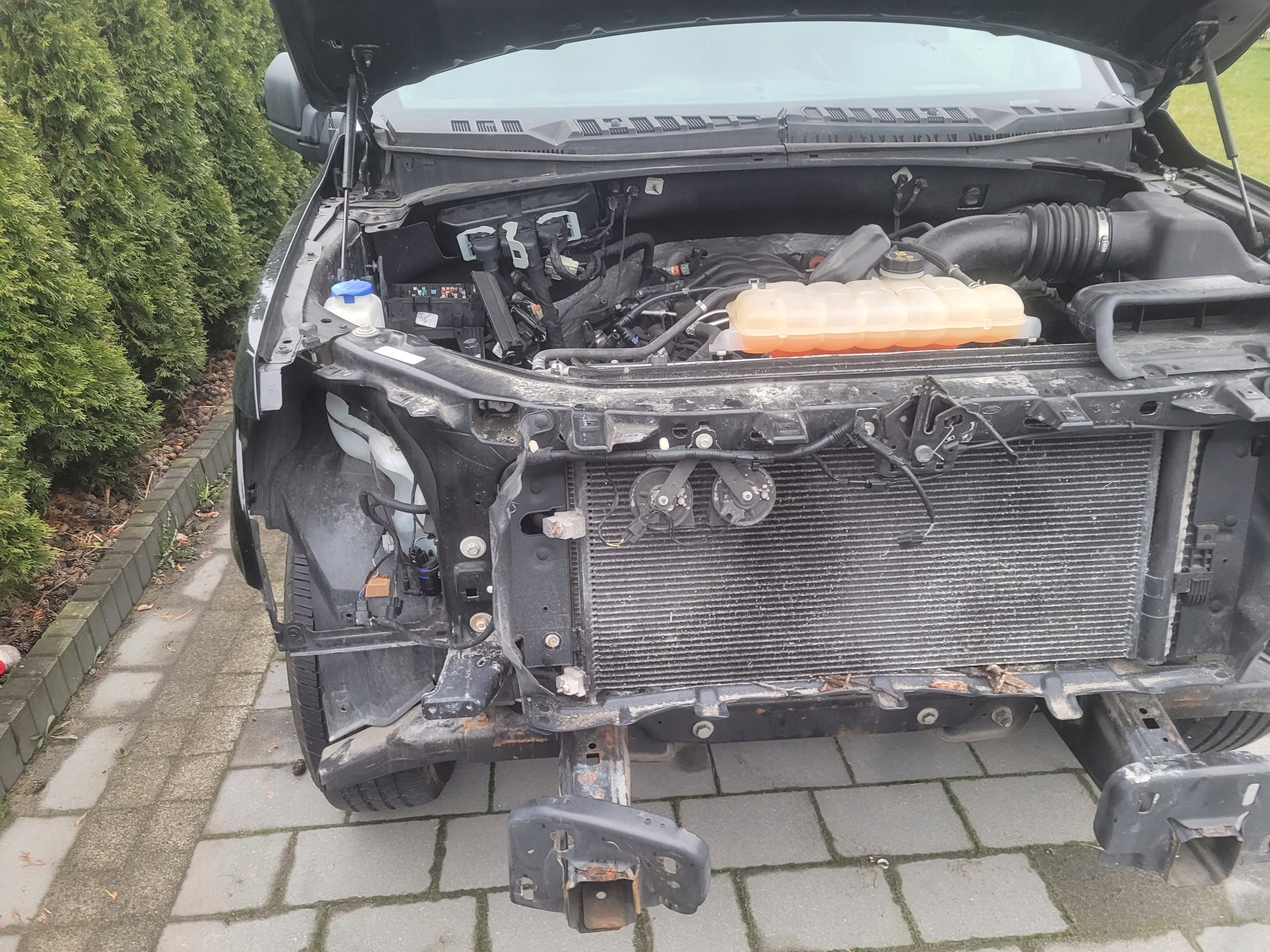 FORD F150 F-150 5.0 PAS PRZEDNI CHŁODNICE WENTYLATOR PRZÓD KOMPLET Typ samochodu Samochody osobowe