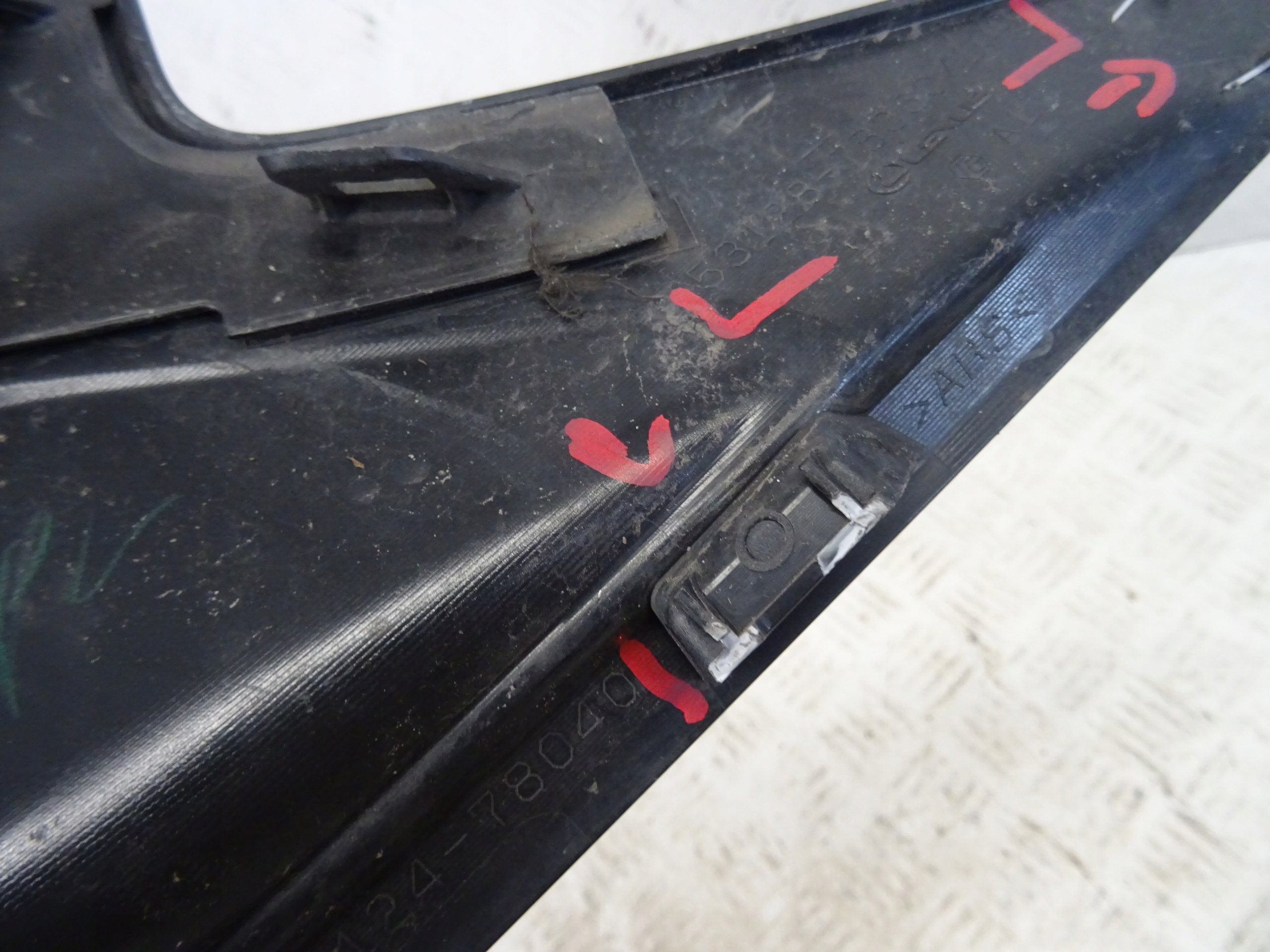 grid of a bumper front front left LEXUS NX II SPORT 53128-78060