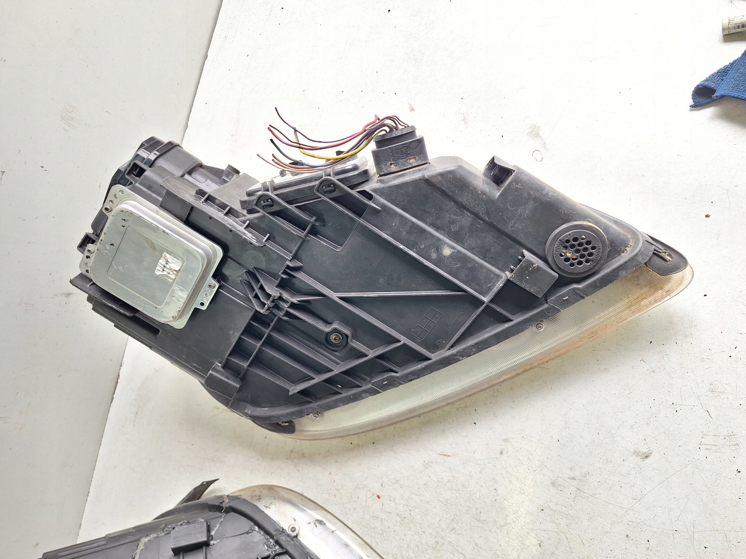 PORSCHE CAYENNE and 7L LIFT 07-10 light left XENON UK