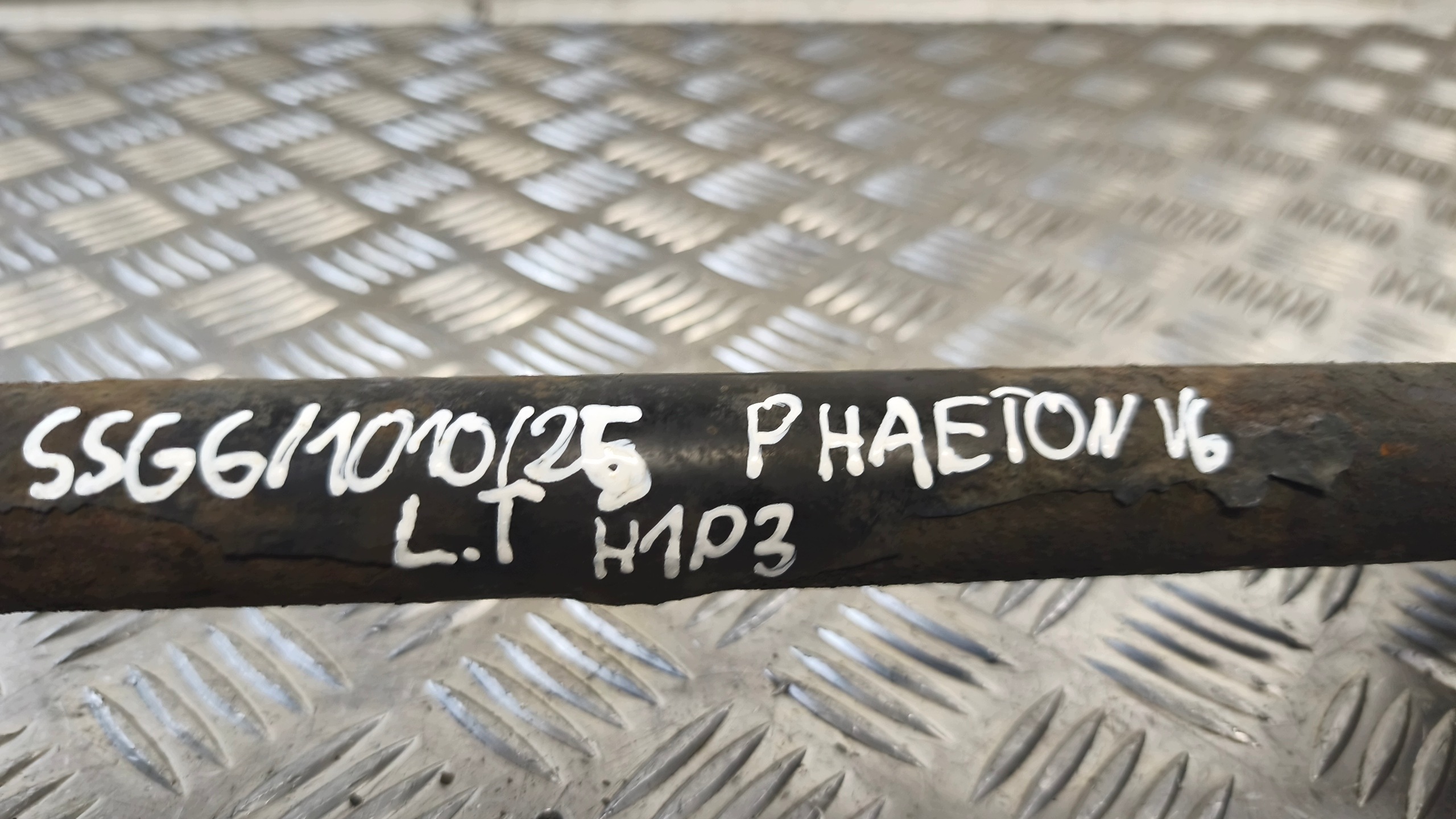 semi-axis left rear part VW PHAETON 3.0 V6 TDI 2006r
