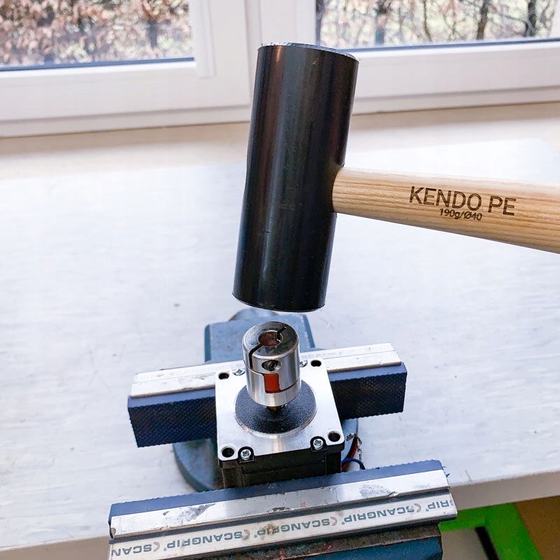 

Młotek 60 mm 380 g z tworzywa Pe polietylenu Kendo