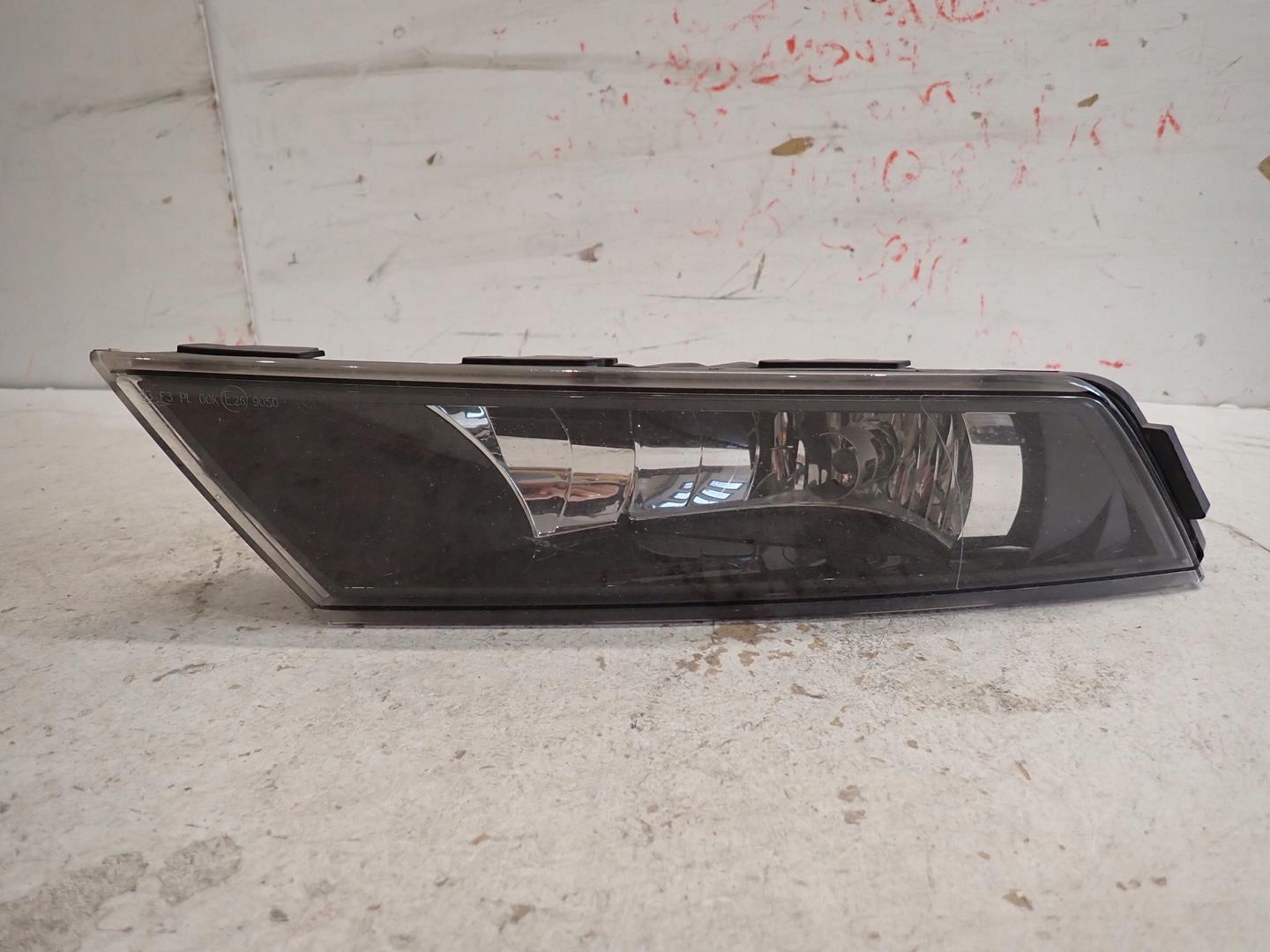 Nebelscheinwerfer links SKODA SUPERB III 2015- 3V0941699