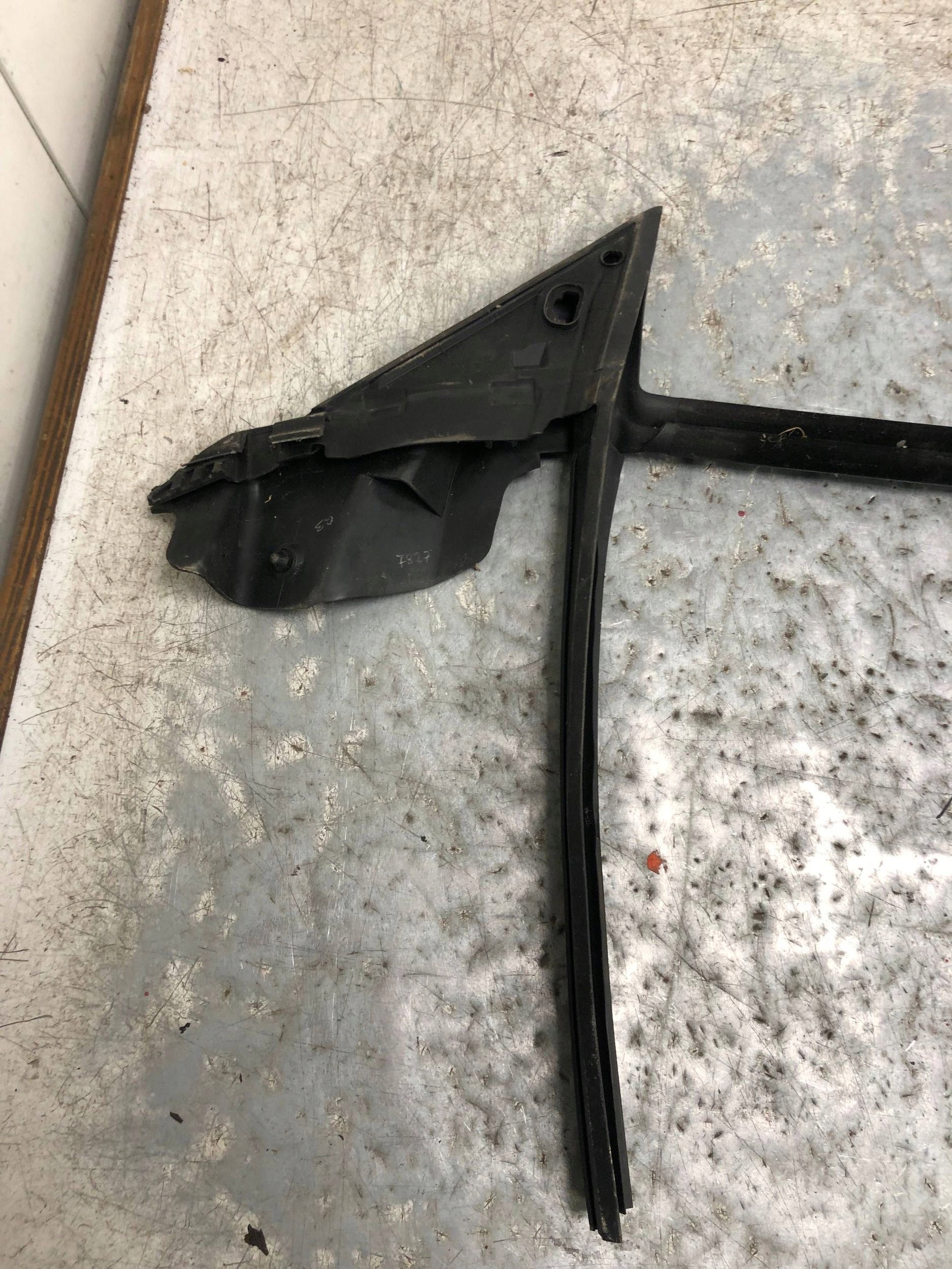 gasket door left front MERCEDES W238 A2387204901