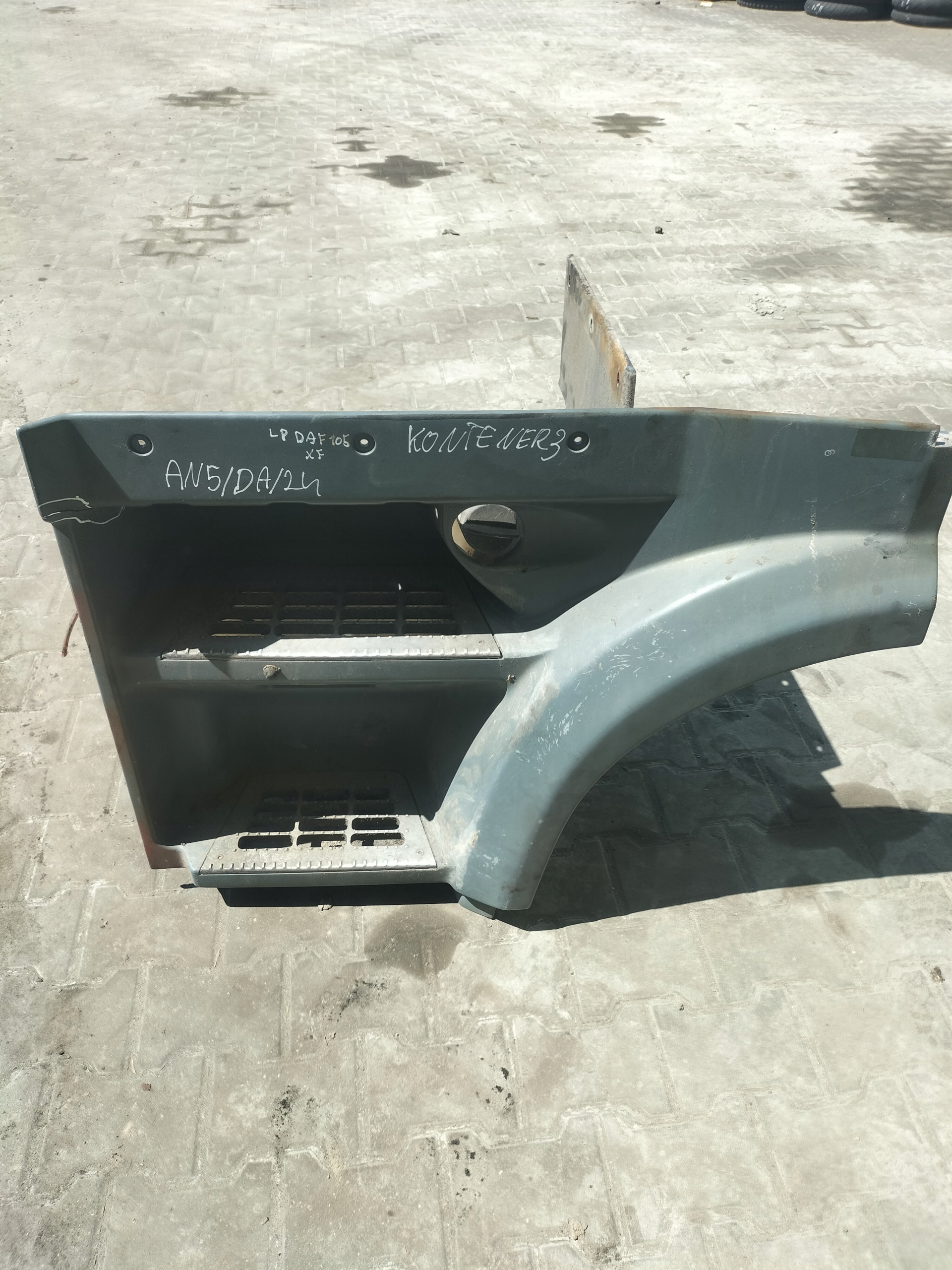 cover STOPNIA cabs DAF XF95 upper left 1291172