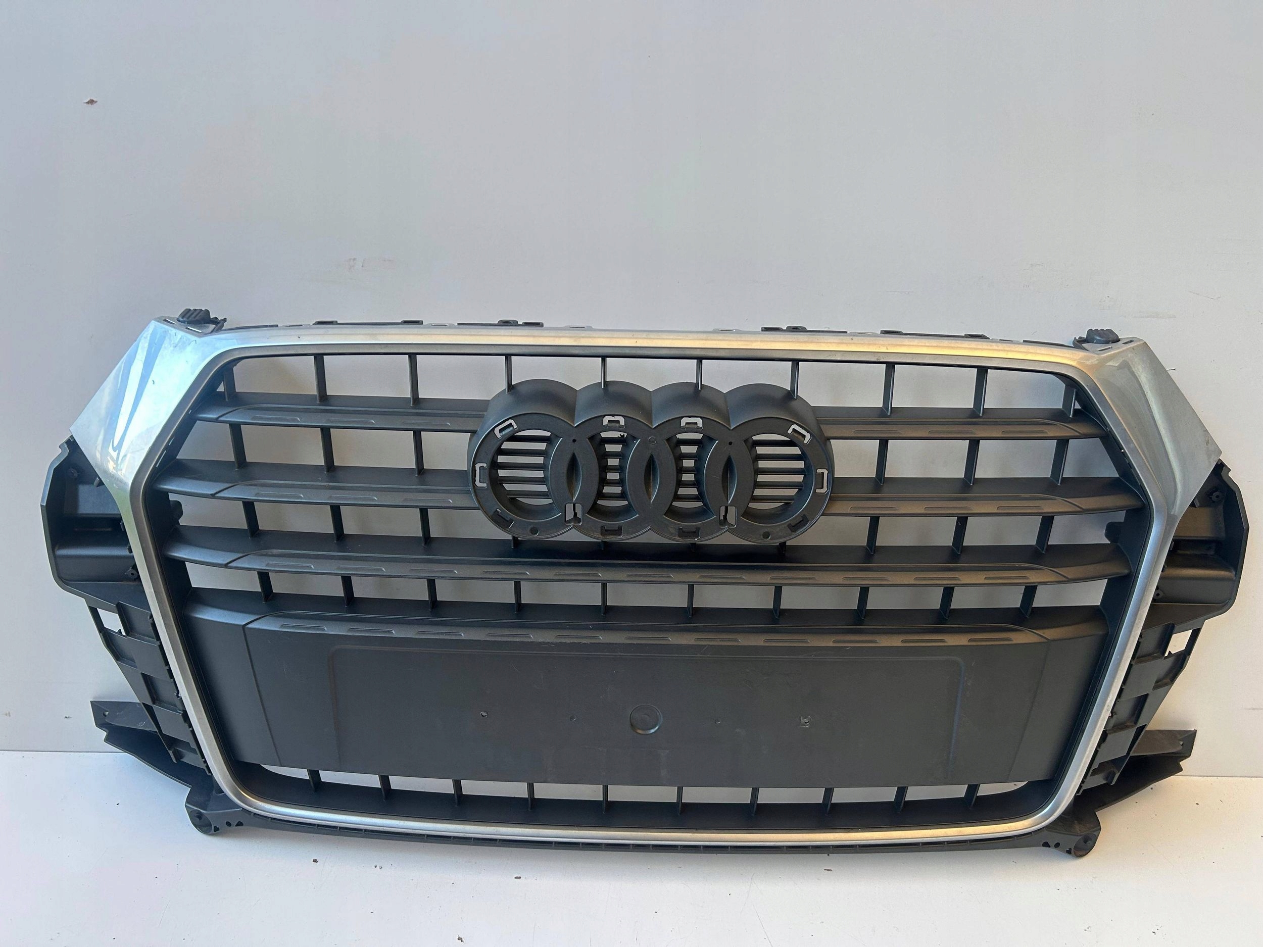 Audi Q3 Kühlergrill FRONTGRILL Kühlergitter 8U0853653 - Thumbnail 1