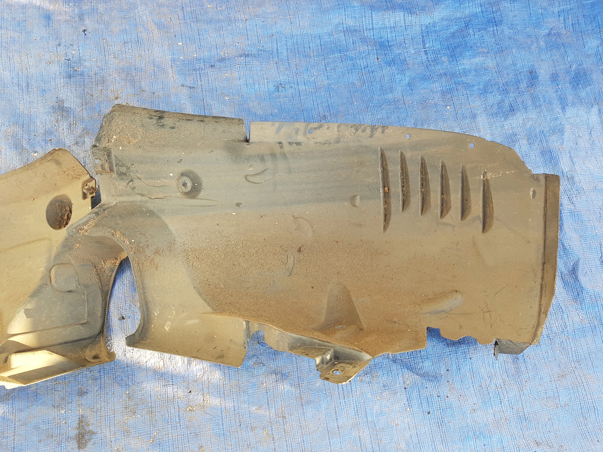 complete mudguard right front MERCEDES W204 2046984030 2046984430