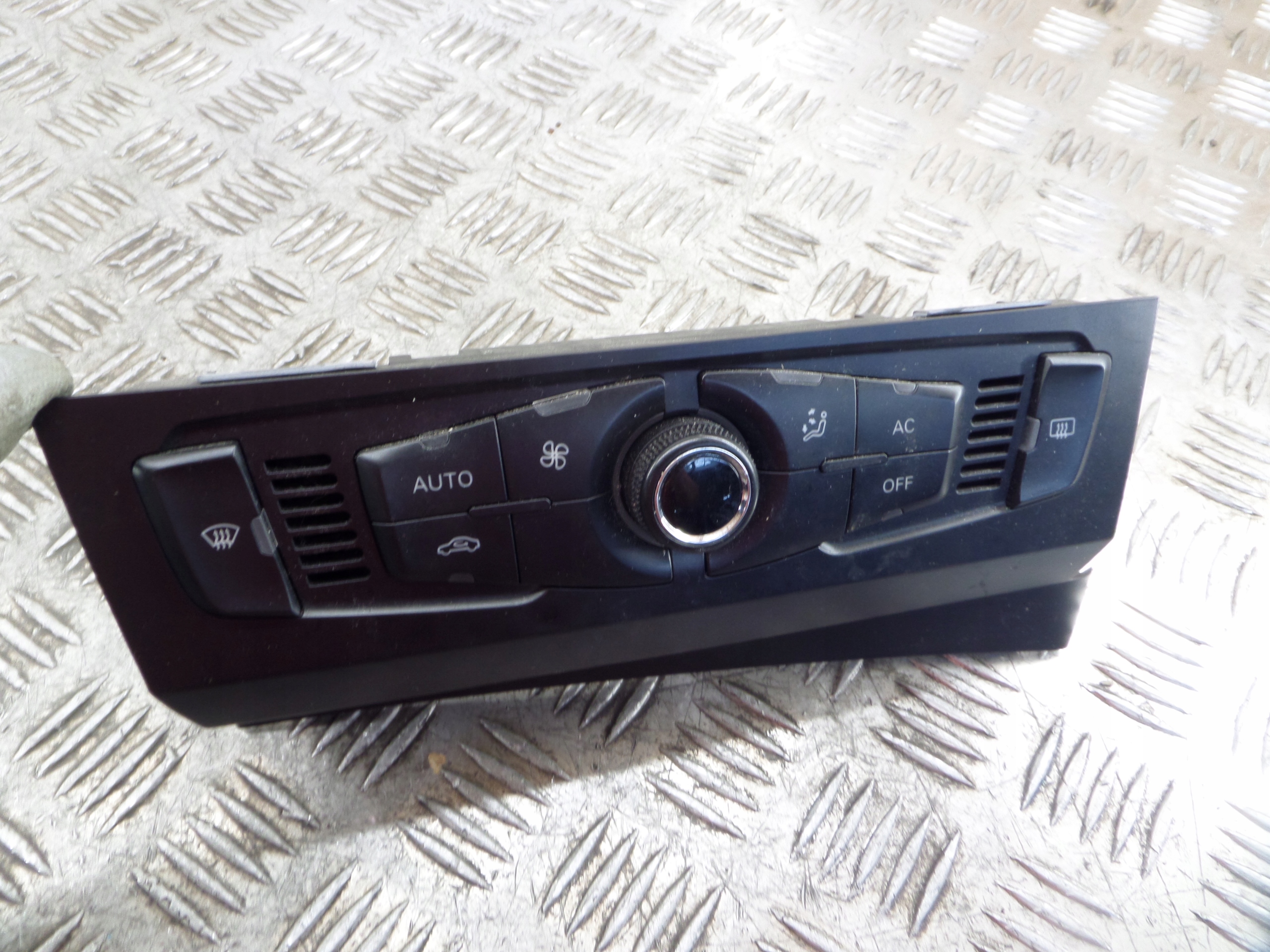 PANEL klími klimatizaci AUDI A5 8T Q5 8R 8T2820043AD