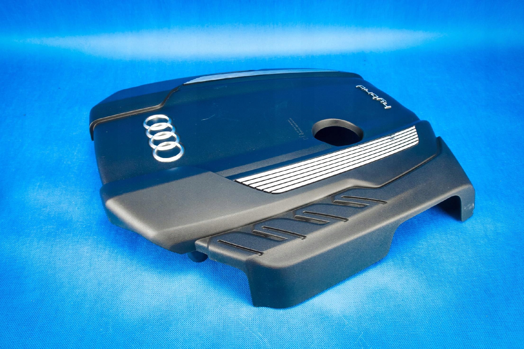 cover for engine Audi A8 4h 06J103925BS Hybrid