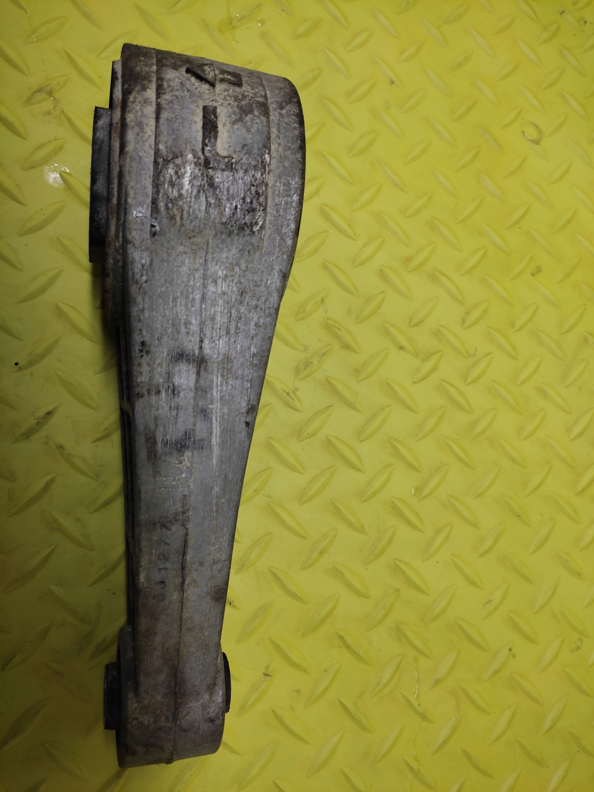 SUZUKI FORENZA 2.0 engine mount