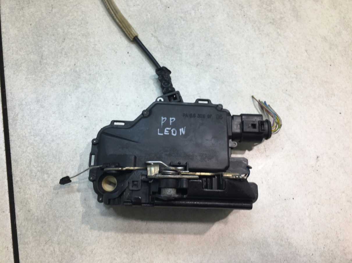lock door right front SEAT LEON and 8 PIN