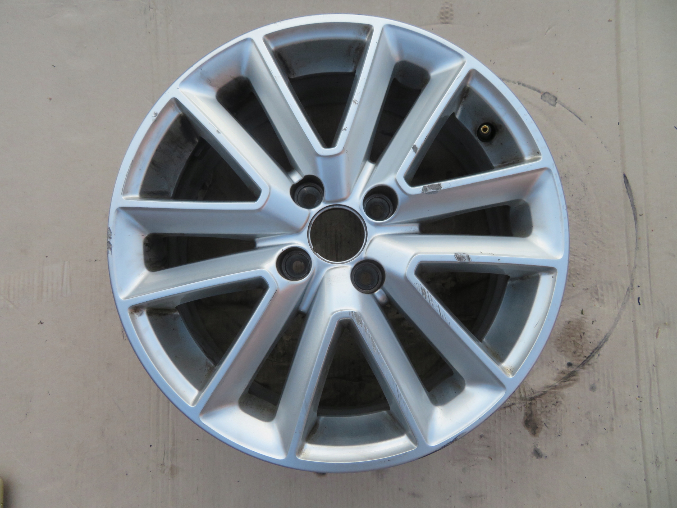 DACIA FELGA ALUMINIOWA 6J*16* ET40 403001563R