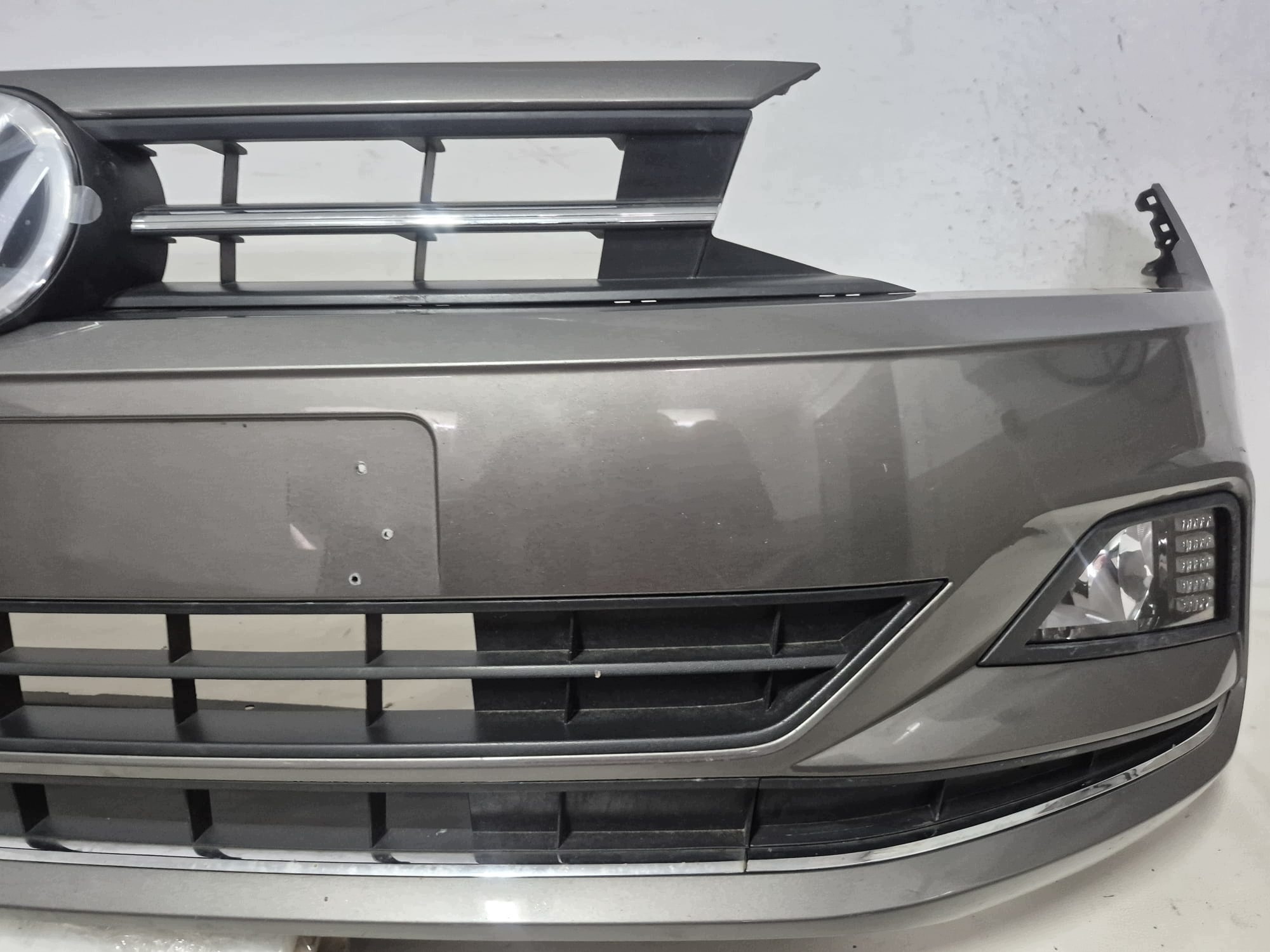 VW POLO VI 2G0 17- bumper front front grill without DZIUR 2G0807221
