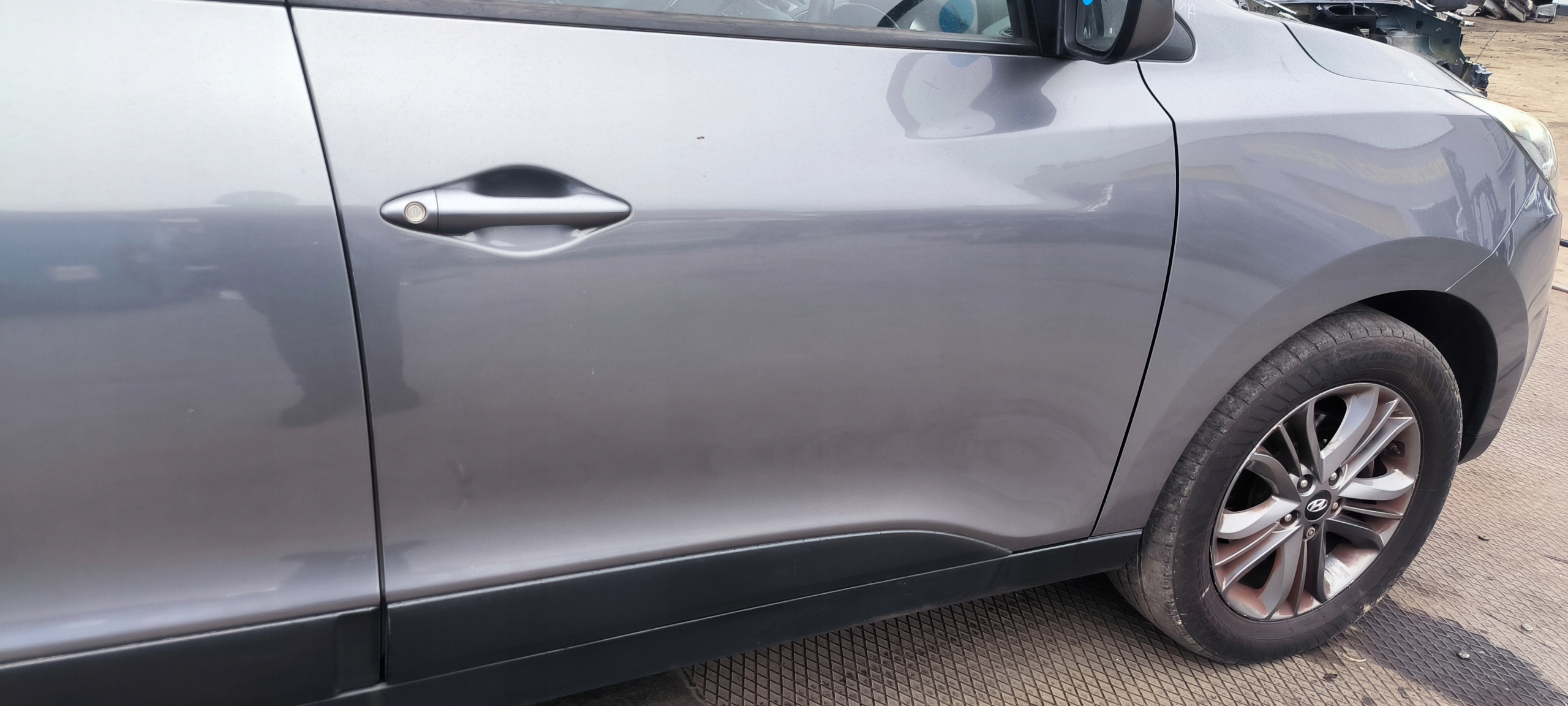 DRZWI PRAWE PRZEDNIE PRAWY PRZÓD HYUNDAI IX 35 ZAR LIFT Numer katalogowy części HYUNDAI IX35 LIFT DRZWI PRZÓD PRZEDNIE PRAWE ZAR LISTWA