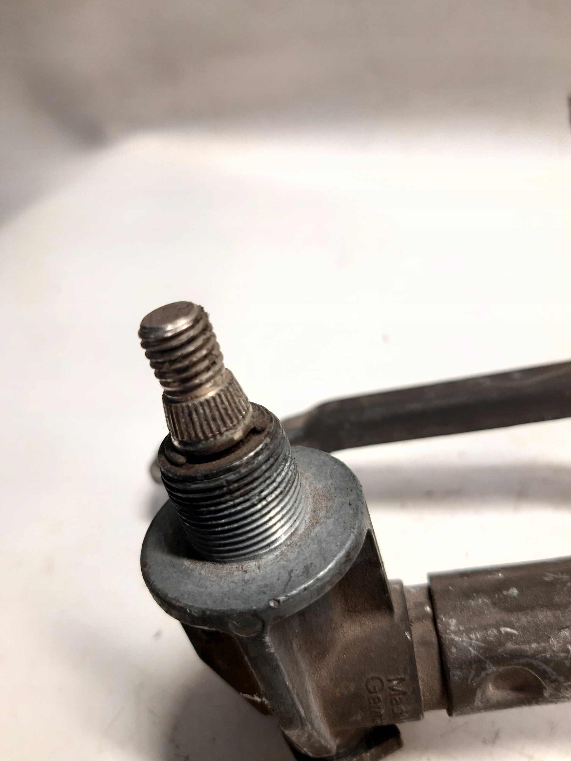 Wischergestänge vorne VW PASSAT B4