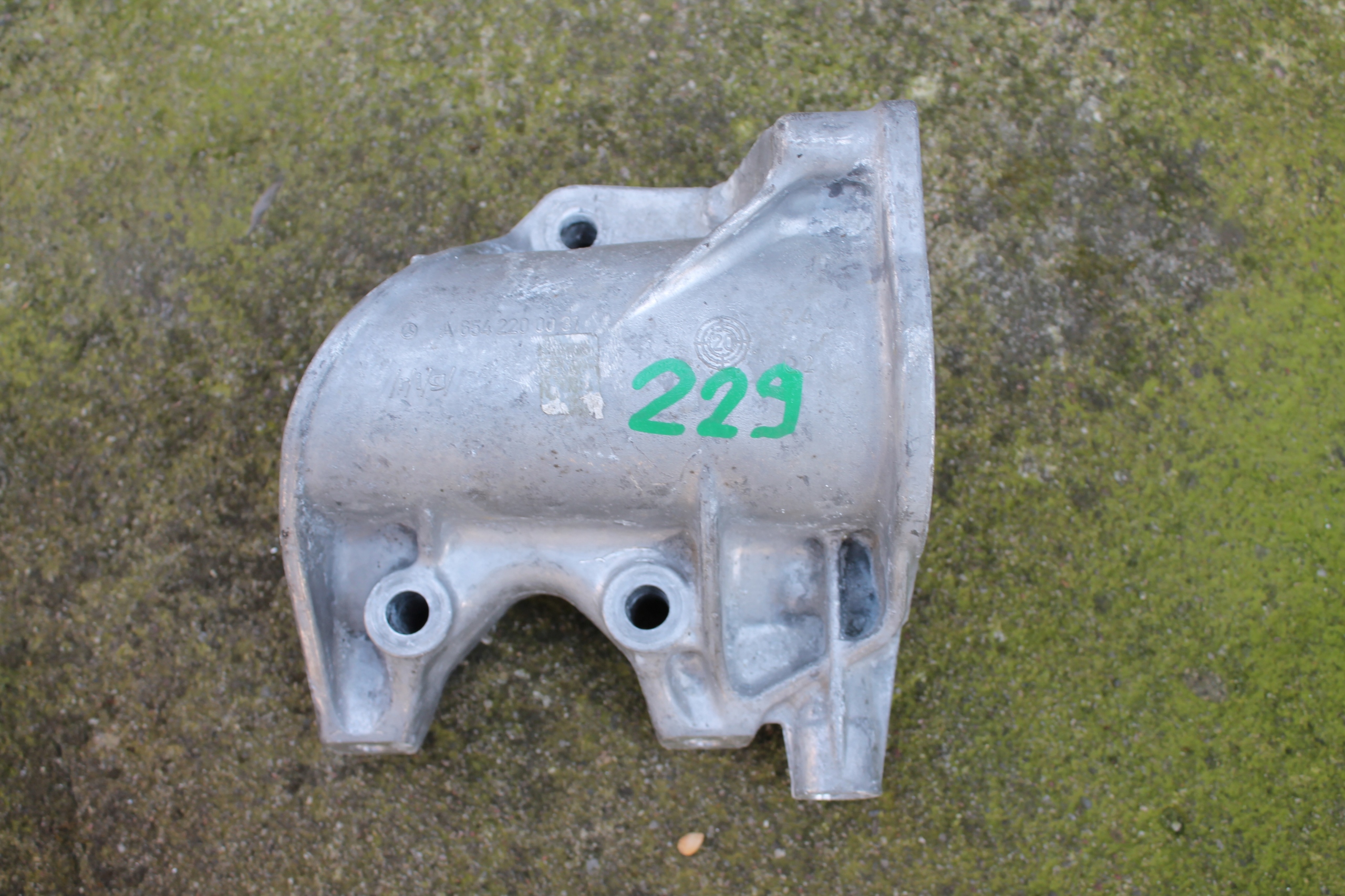 229. support MERCEDES A6542200031