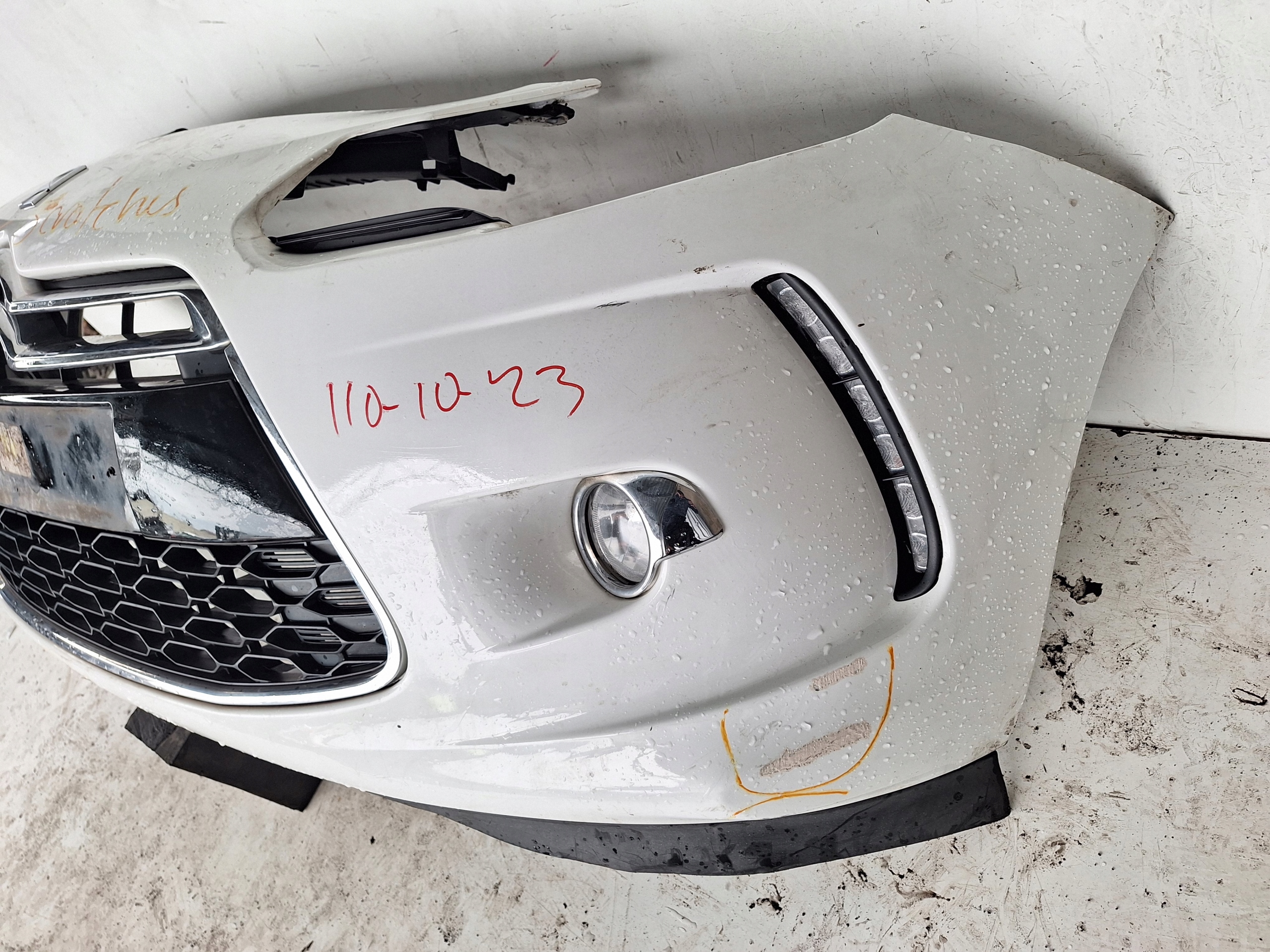 CITROEN DS3 10-14 bumper + LED