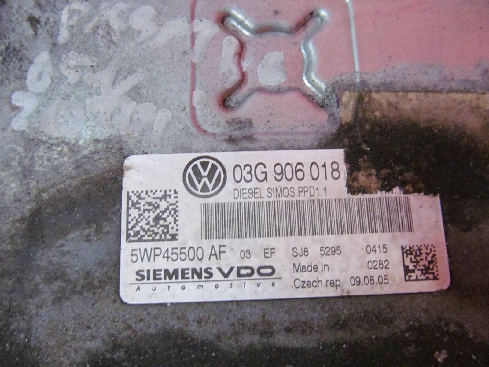 VW PASSAT B6 3C 2.0 TDI BKP control unit computer of the engine 03G906018