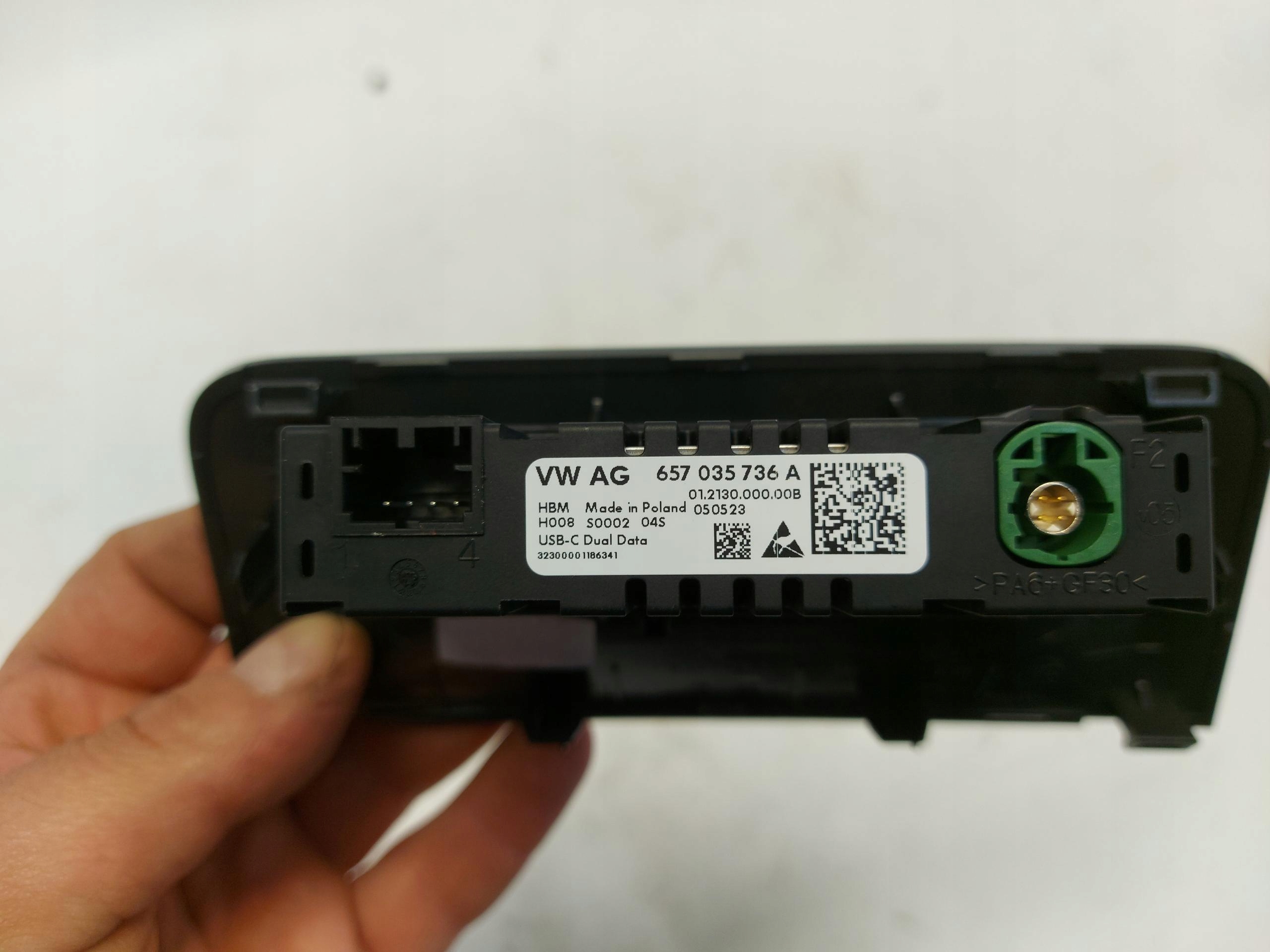 SKODA ENYAQ 5LA adapter USB 657035736A