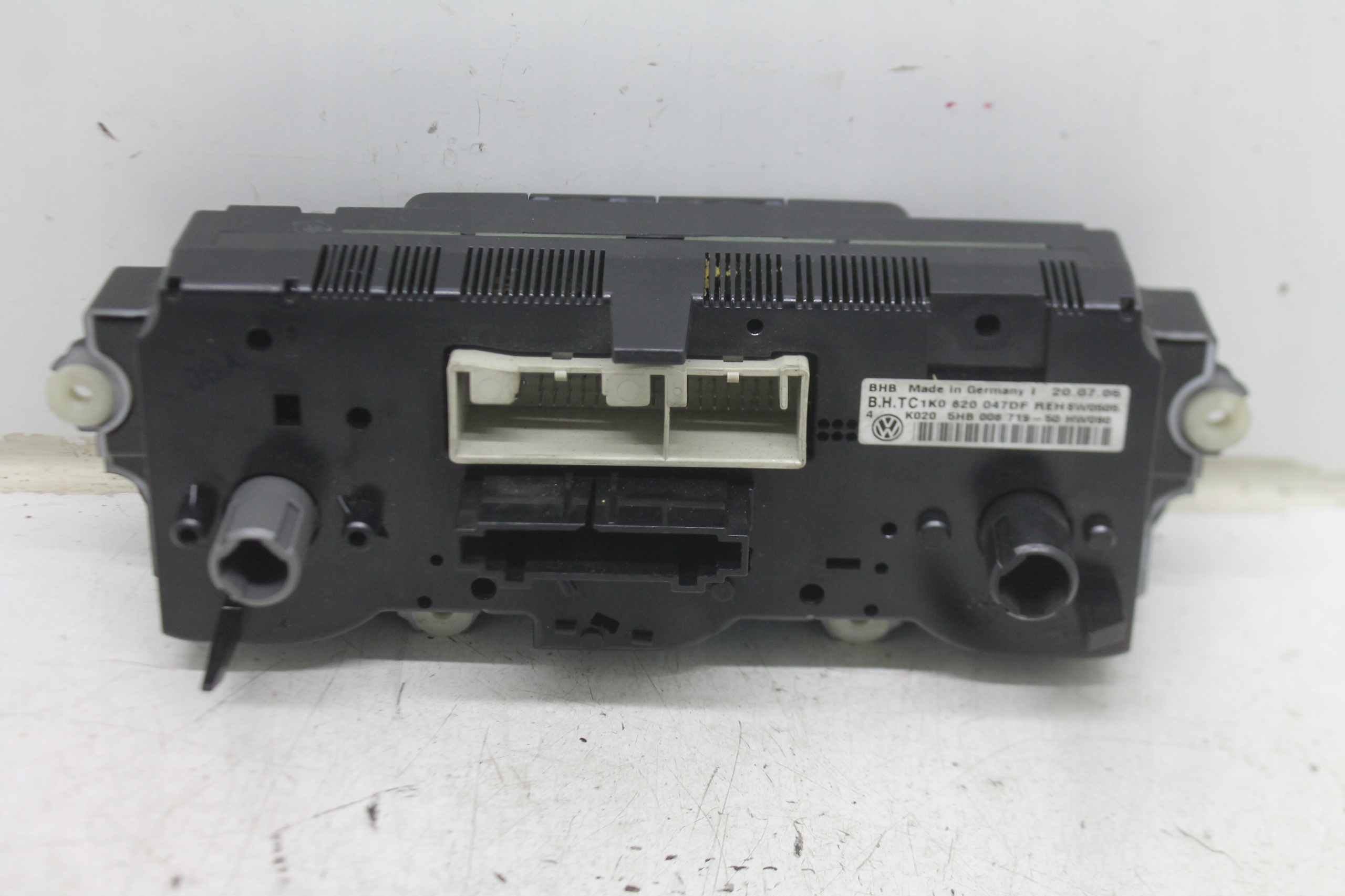 control panel air conditioning devices of the air conditioning 1K0820047DF VW
