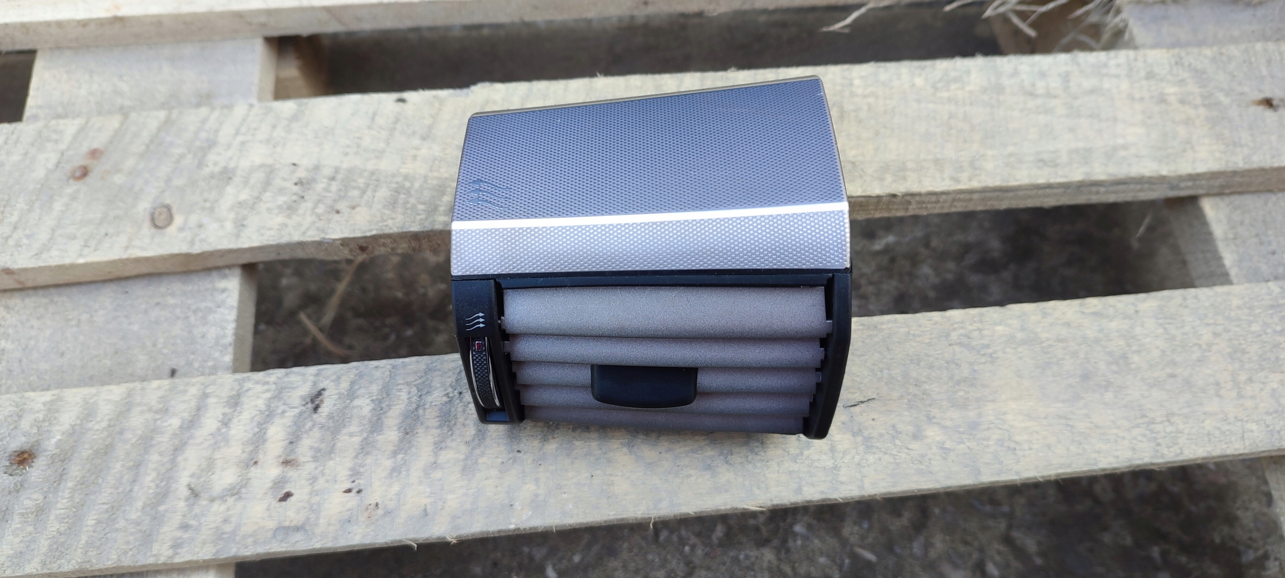 grid air conditioning devices rear tunelu srodkowego Jaguar XF