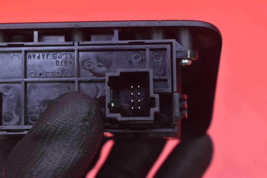 páčka tlačítko elektrická brzda 31334637 VOLVO V60 1 a 10-13
