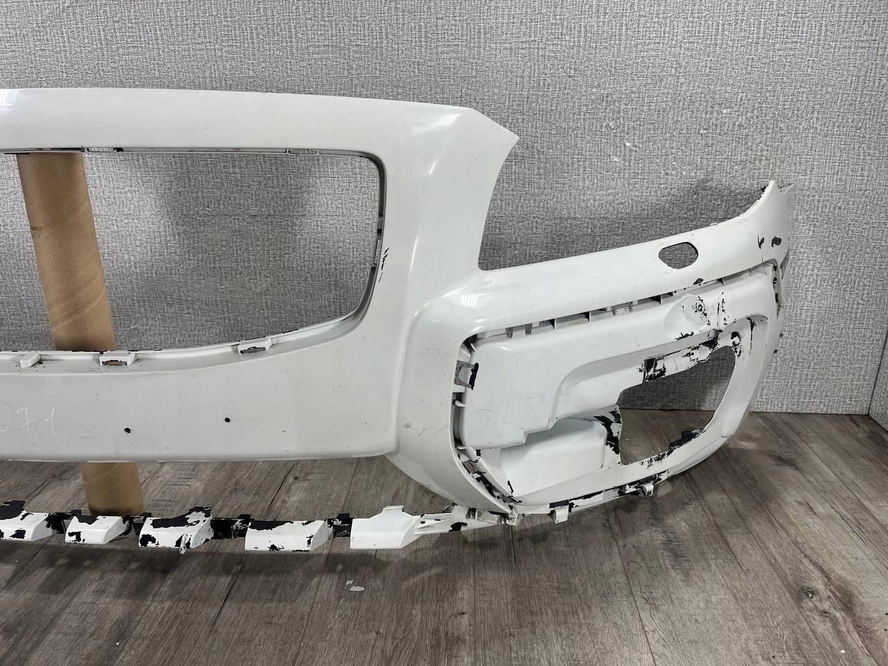 VOLVO XC70 II 2007-> bumper front 30678678