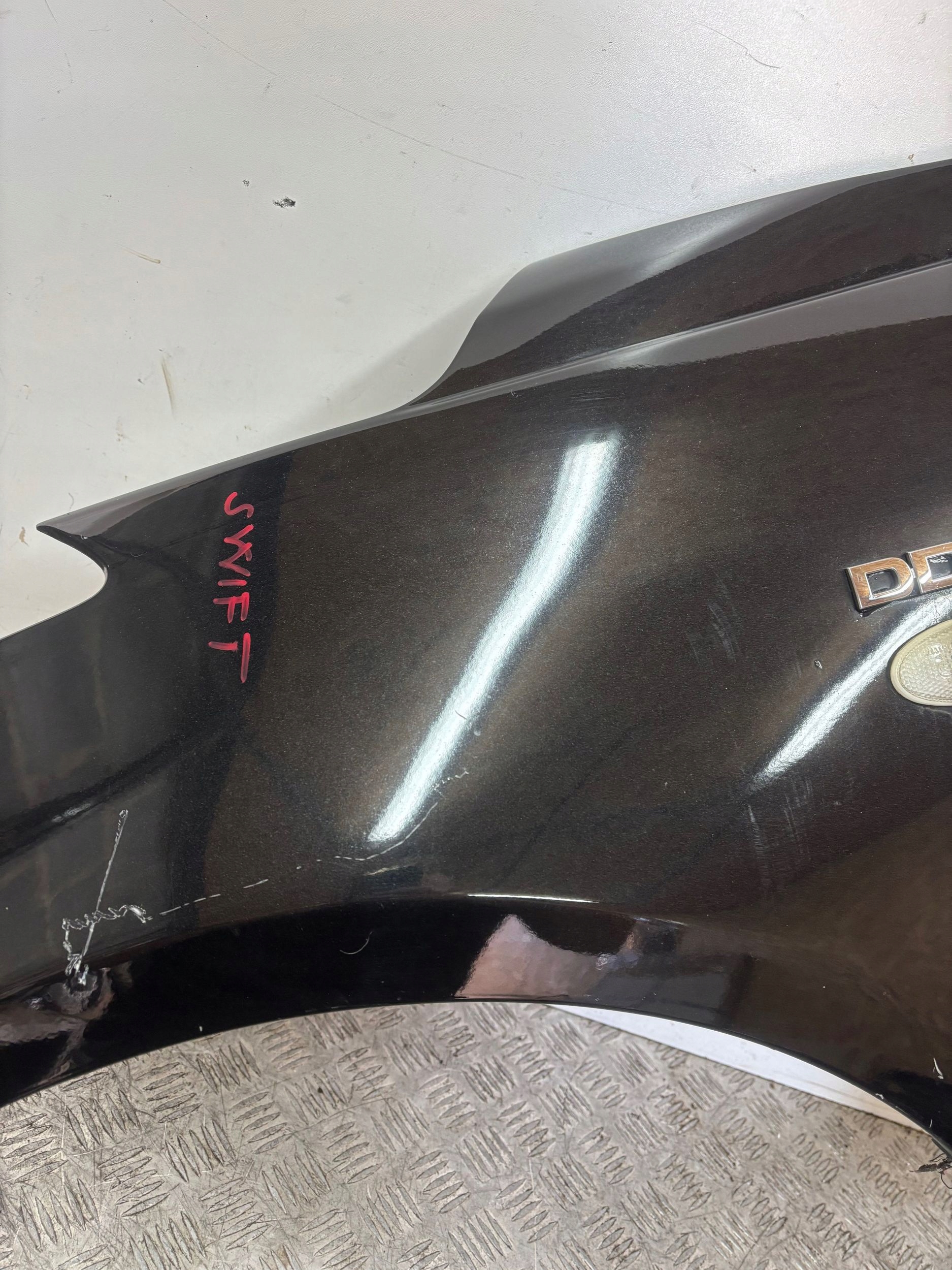 fender front front left SUZUKI SWIFT MK7 10