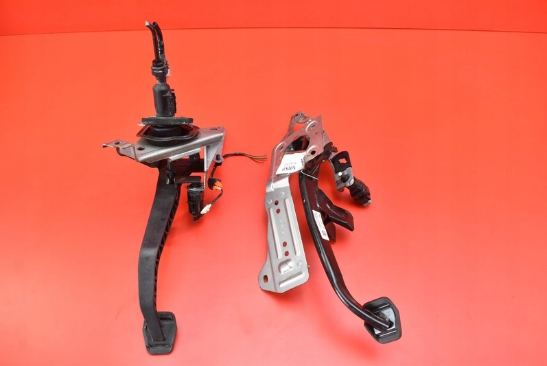 PEDAŁ PEDAŁY SPRZĘGŁO HAMULEC FORD FOCUS MK2 08R Numer katalogowy części 4M51-7B633-AT