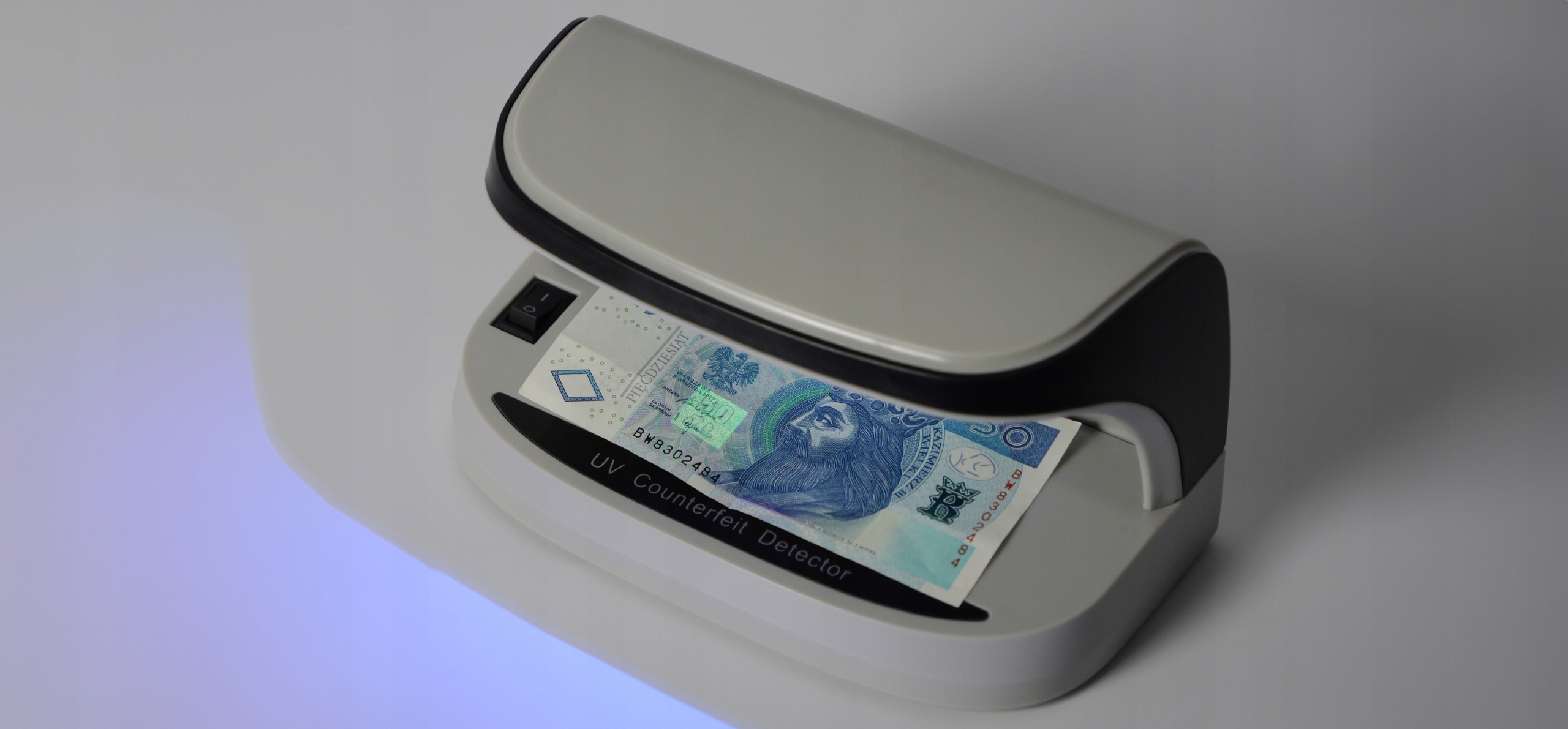 TESTER BANKNOTÓW I DOKUMENTÓW, PRZENOŚNY, ŚWIATŁO UV, HDWR MONEYCHECK-09 Stan opakowania oryginalne
