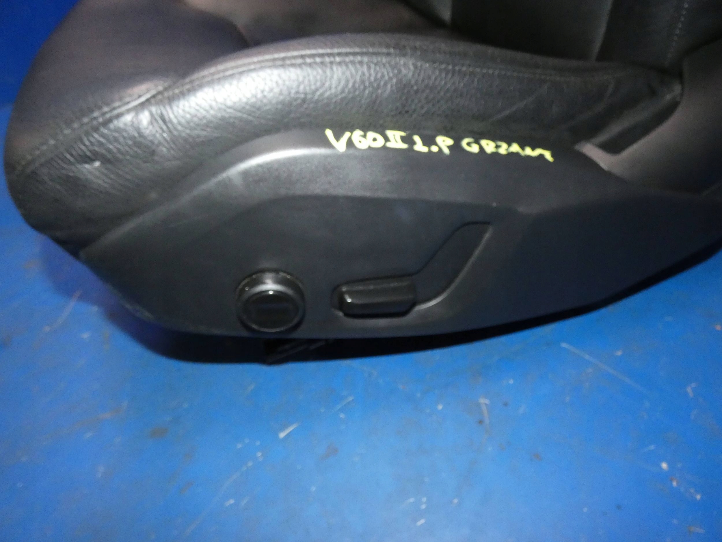 VOLVO V60 II S60 III 18- seat driver´s left front PODGRZEWANY