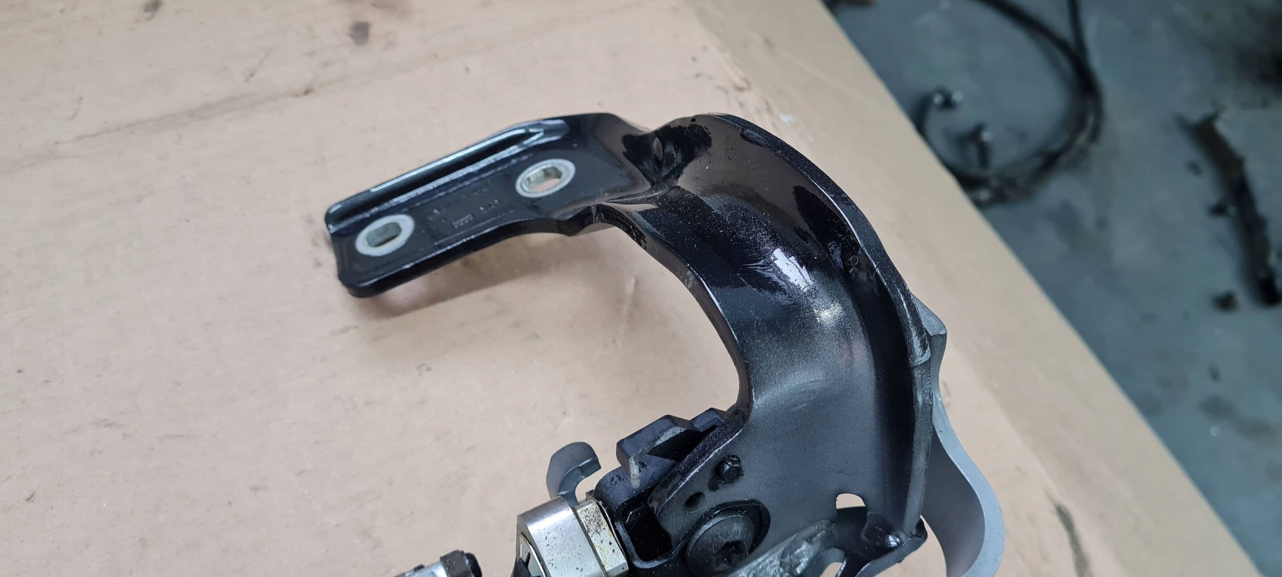 SQ5 8R Q5 LIFT damper electrical bonnet boot right 8R0827852B