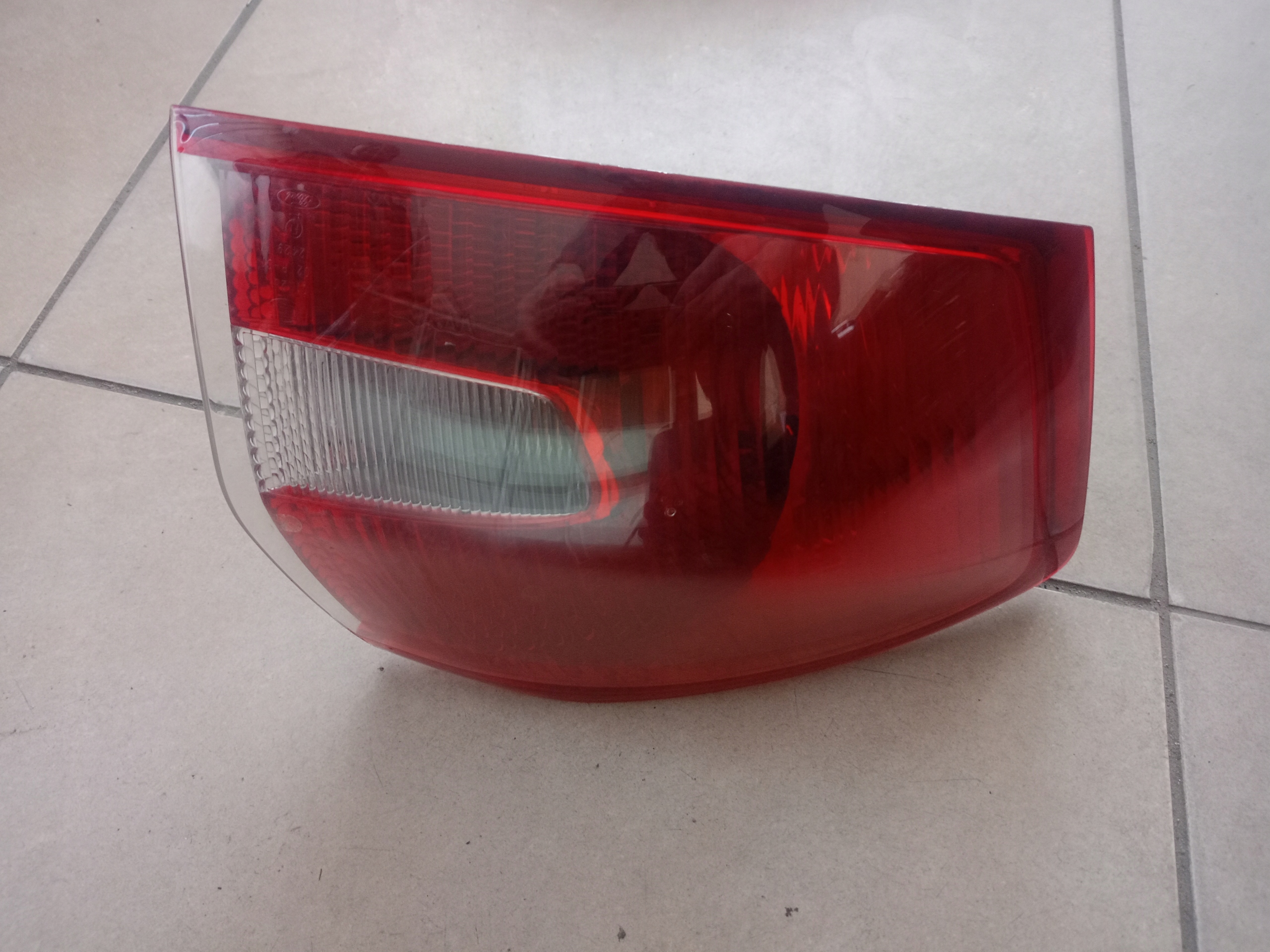 LAMPA LEWY TYŁ FORD KUGA I