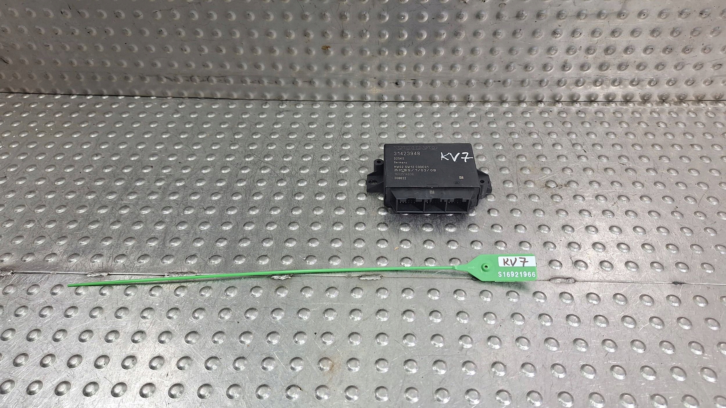 module control unit PARKTRONIC reversing PDC 31423948 VOLVO V60 S60 II V40 XC60