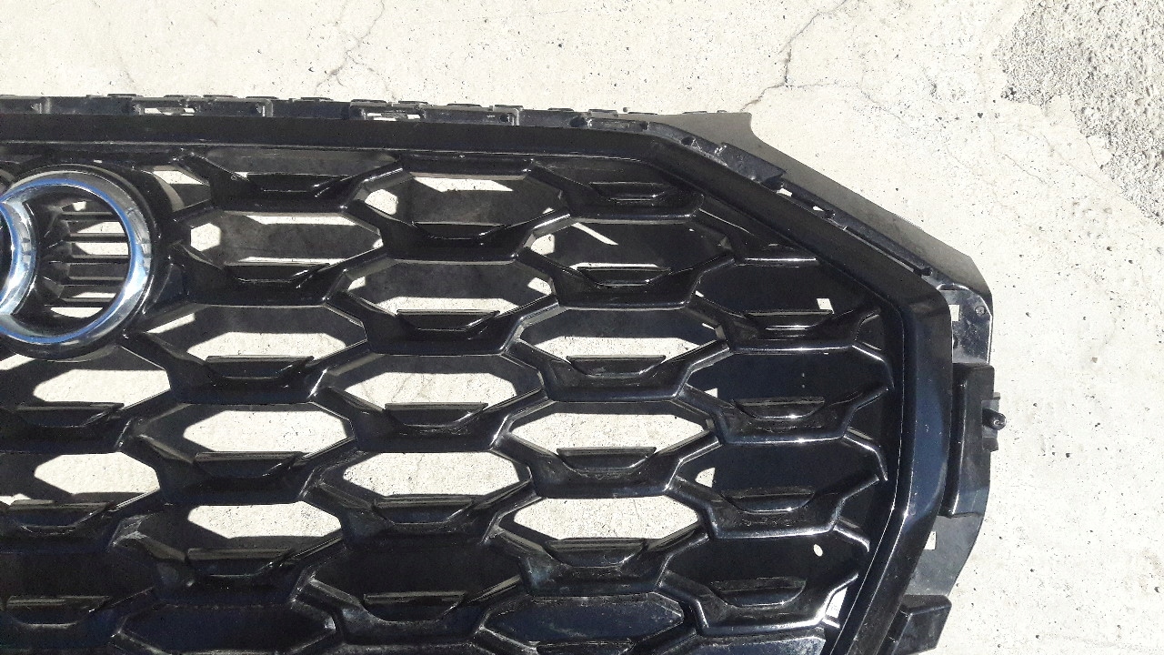 80f853651 Grill atrapa PRZOD AUDI Q5 80F SPORTBACK S-LINE LIFT 20- Producent części Audi OE